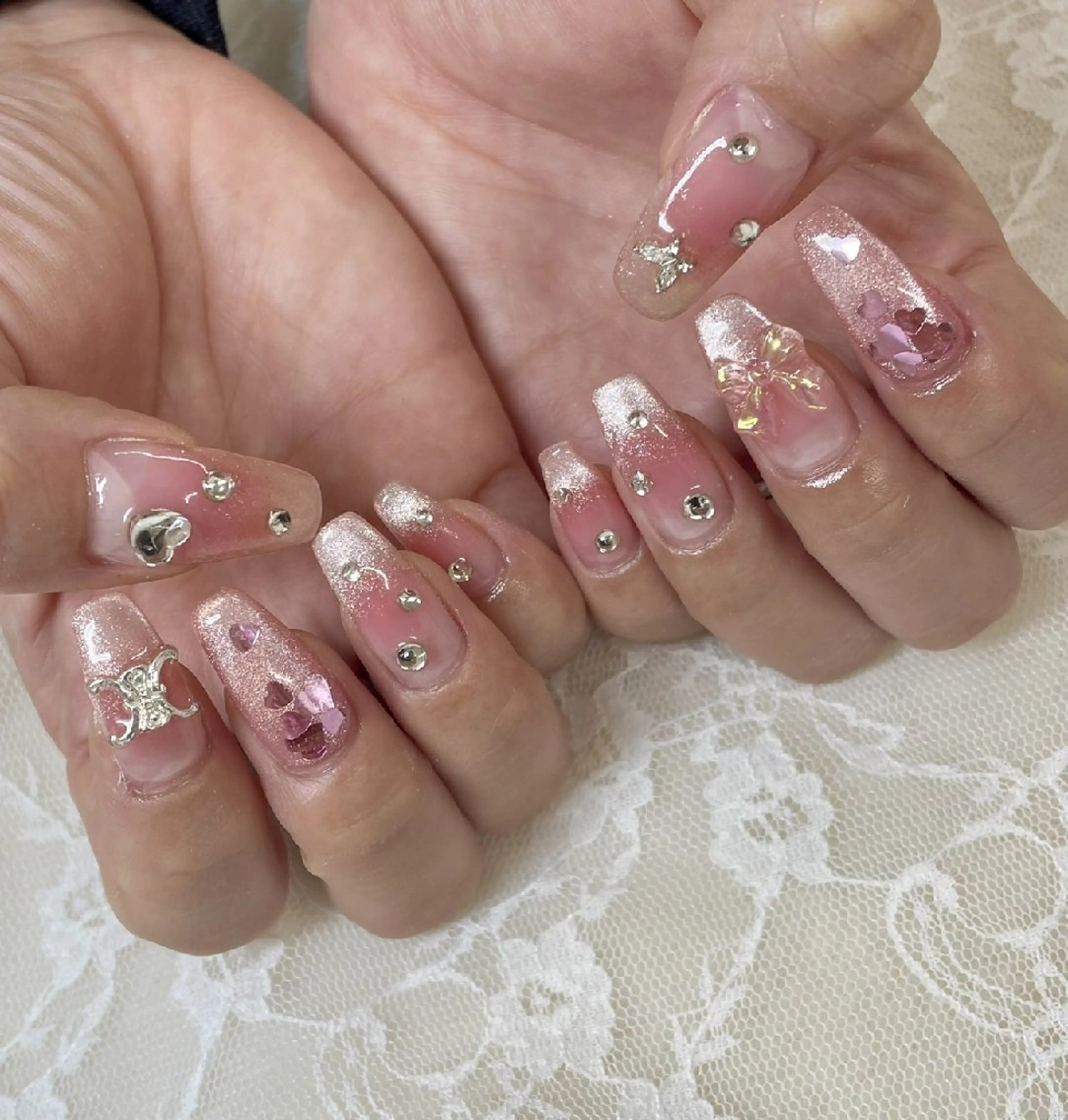 ネイル チークネイル ハート キラキラネイル マグネットネイル ストーンネイル ハンドネイル ハンドケア 心斎橋Salon Epokkuのネイルデザイン