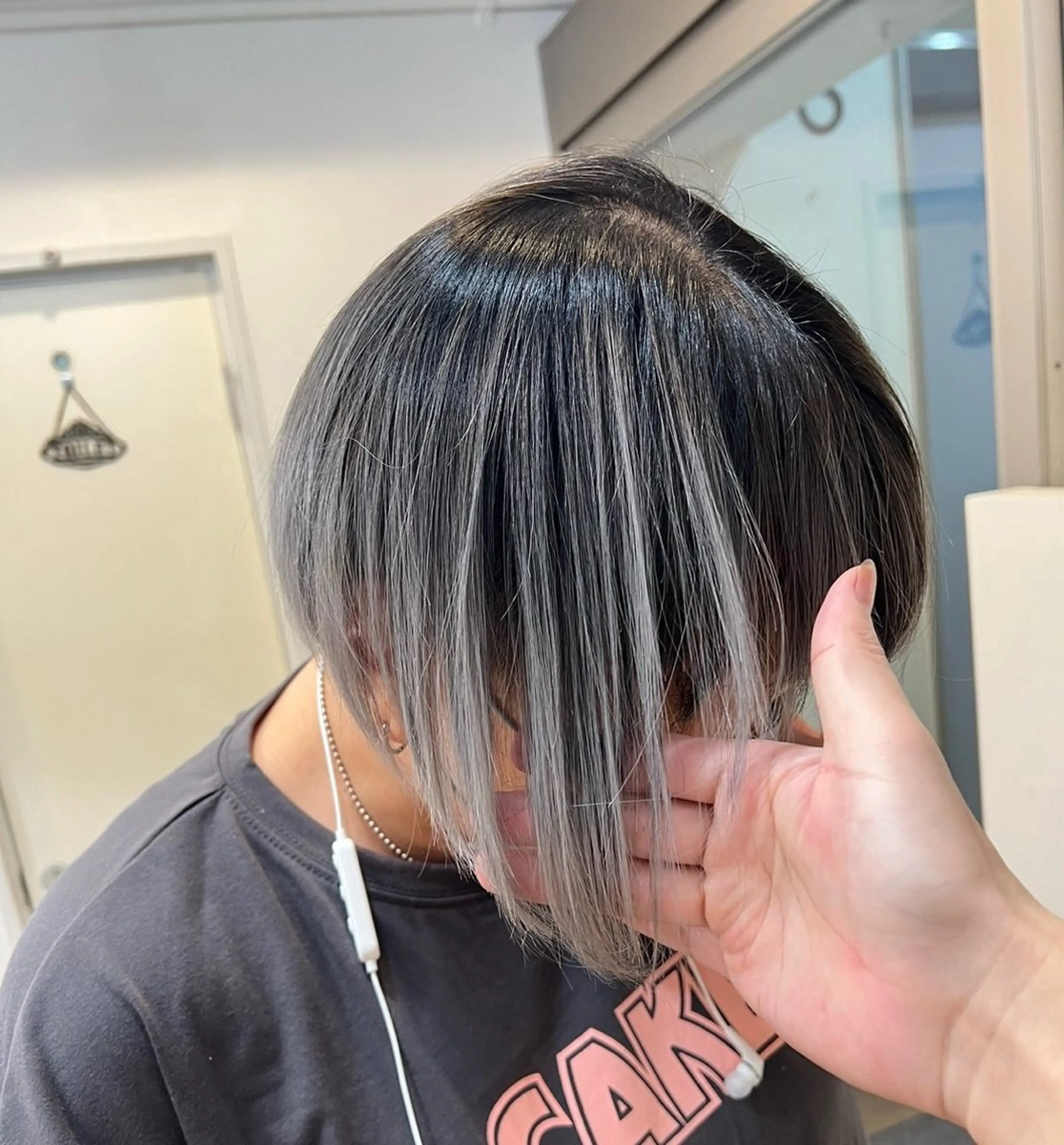 ショート カラー バレイヤージュ シルバー ホワイトシルバー レイヤーカット ヘアカラー トリートメント ROBIN所属・指名数No.1 /NAOYAのヘアスタイル