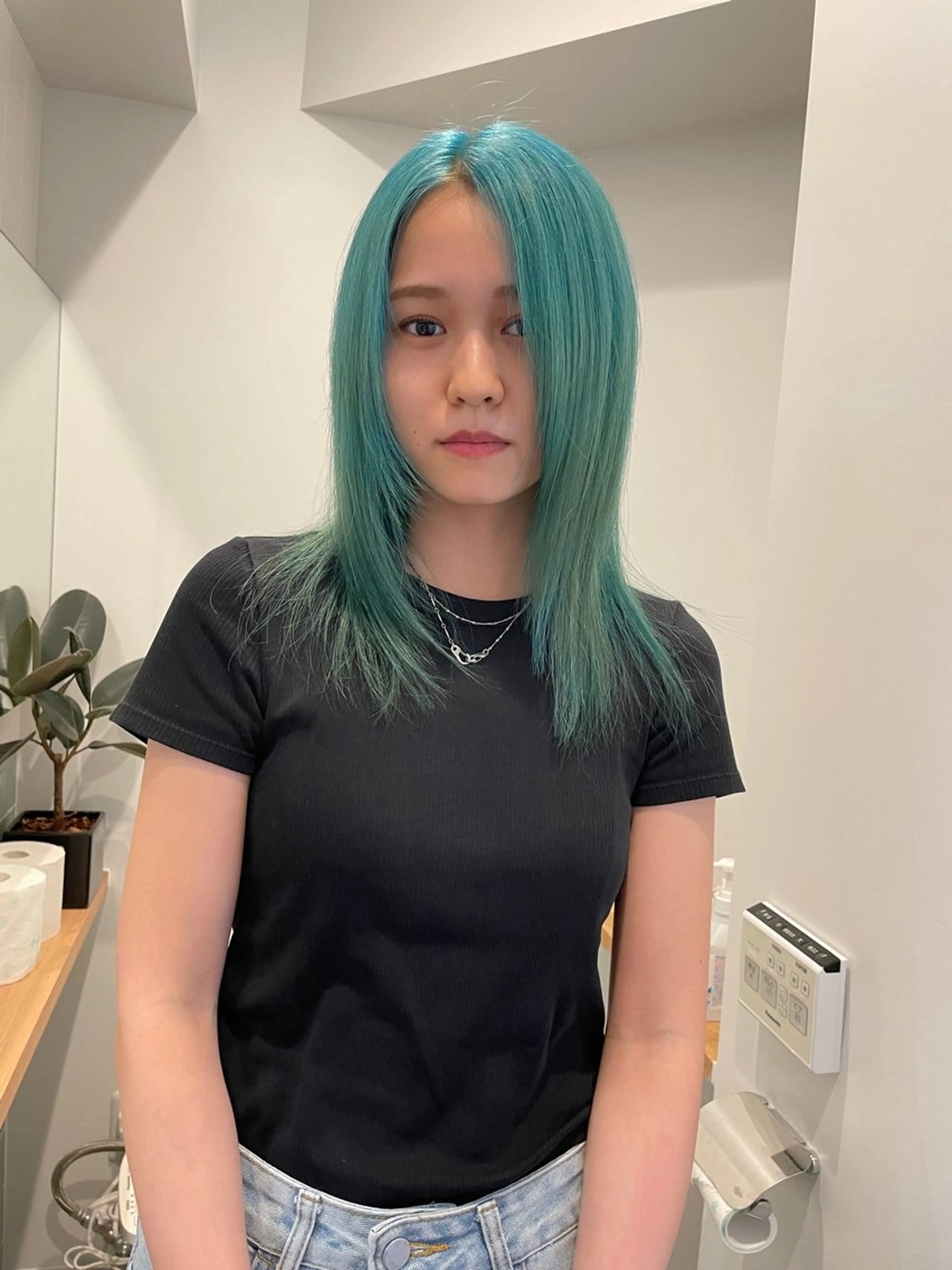 ミディアム カラー laff 新宿所属・ボブ/ケアパーマ/ レイヤー/縮毛矯正のヘアスタイル