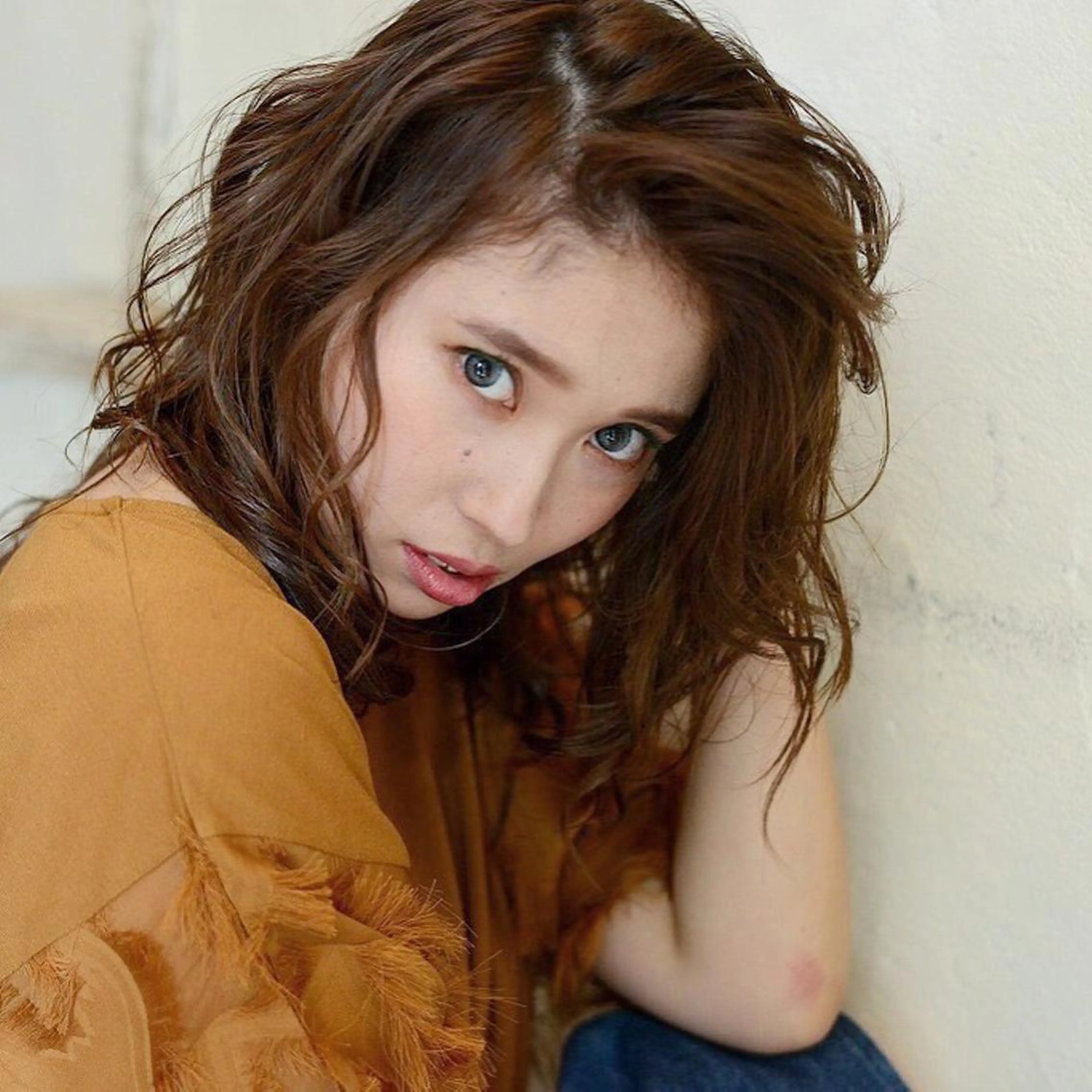 ミディアム カラー パーマ ミディアムパーマ かきあげバング 髪質改善、エクステ 山口卓哉のヘアスタイル