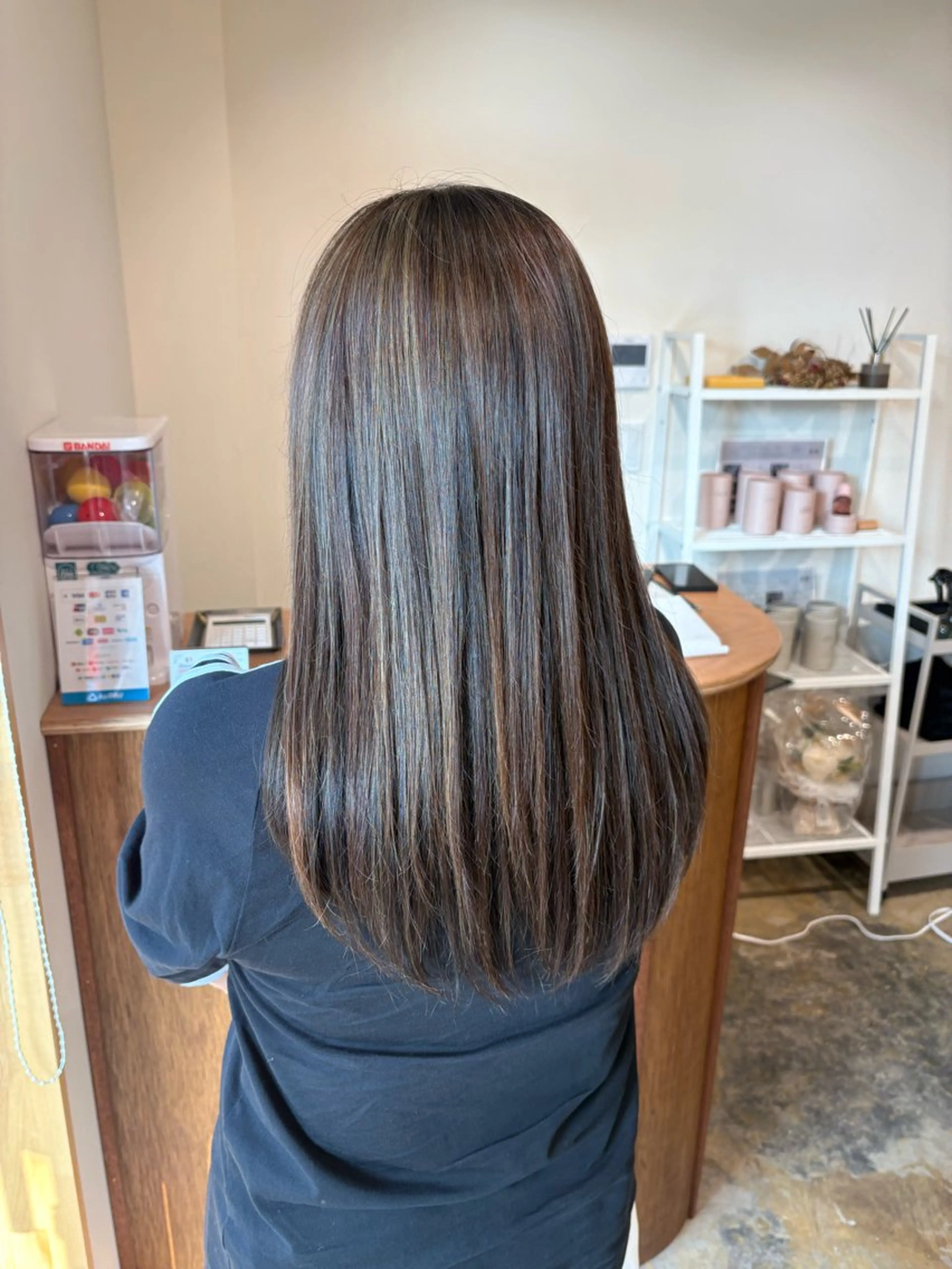 ロング カラー ベージュカラー ハイライトカラー ハイライト ヘアカラー Time is mummy所属・Time is mummyのヘアスタイル