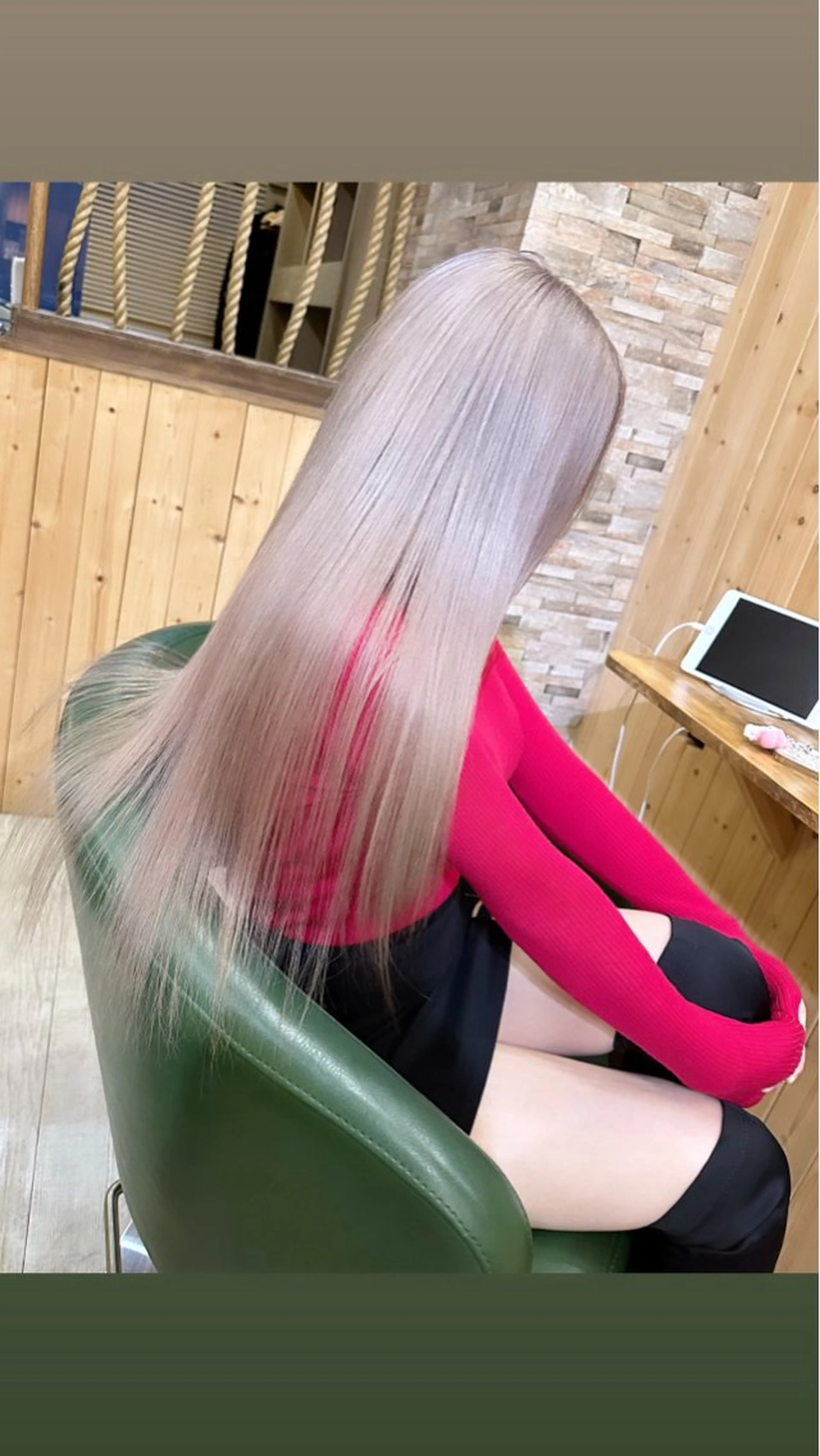 ロング 韓国レイヤー外国人風 透明感カラー髪質改善のヘアスタイル