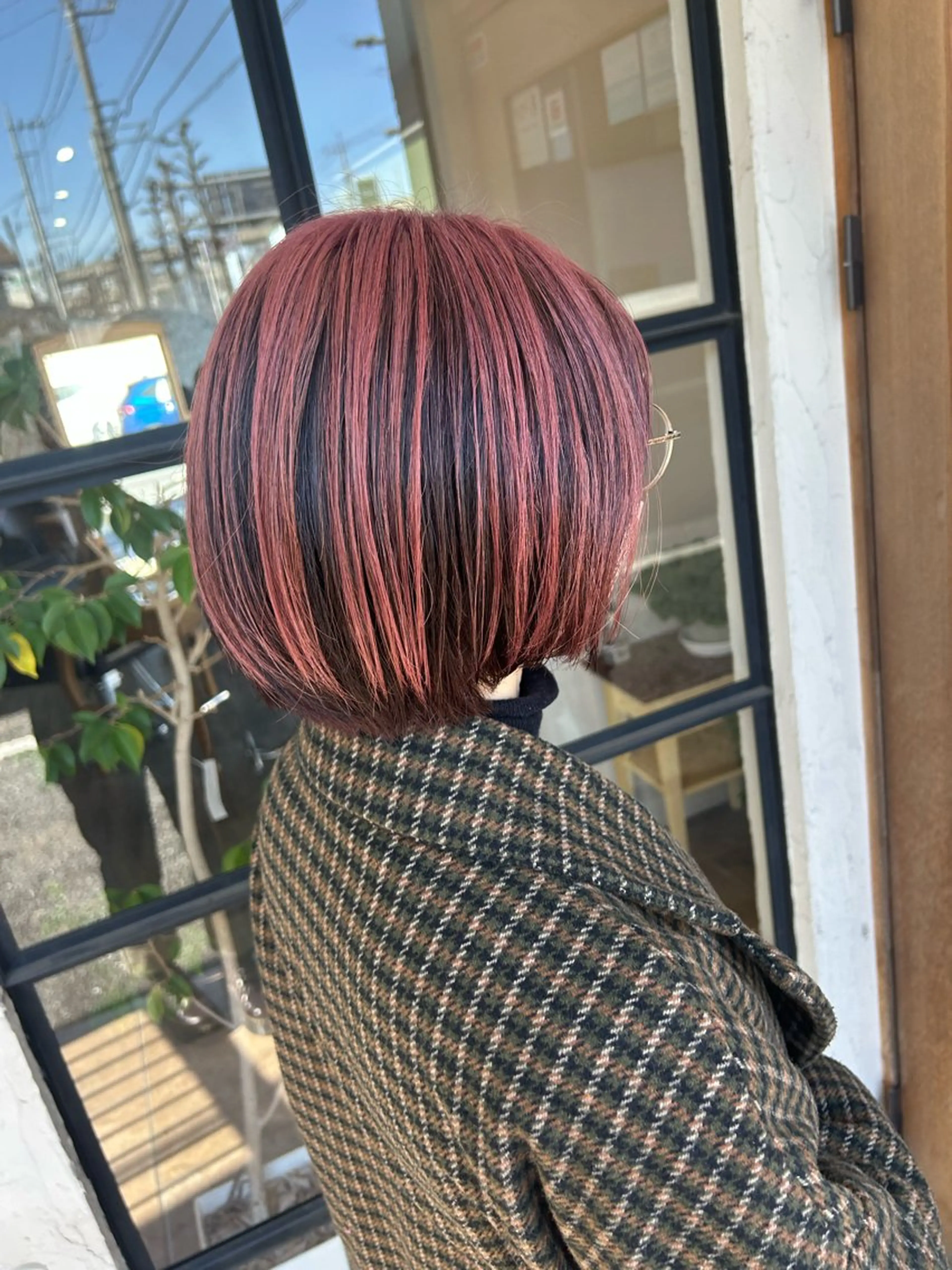 ショート カラー ショートボブ ブリーチ ブラウンカラー ブリーチなしカラー ピンクカラー カット ヘアカラー Morpho Hair Product所属・井上 花音のヘアスタイル