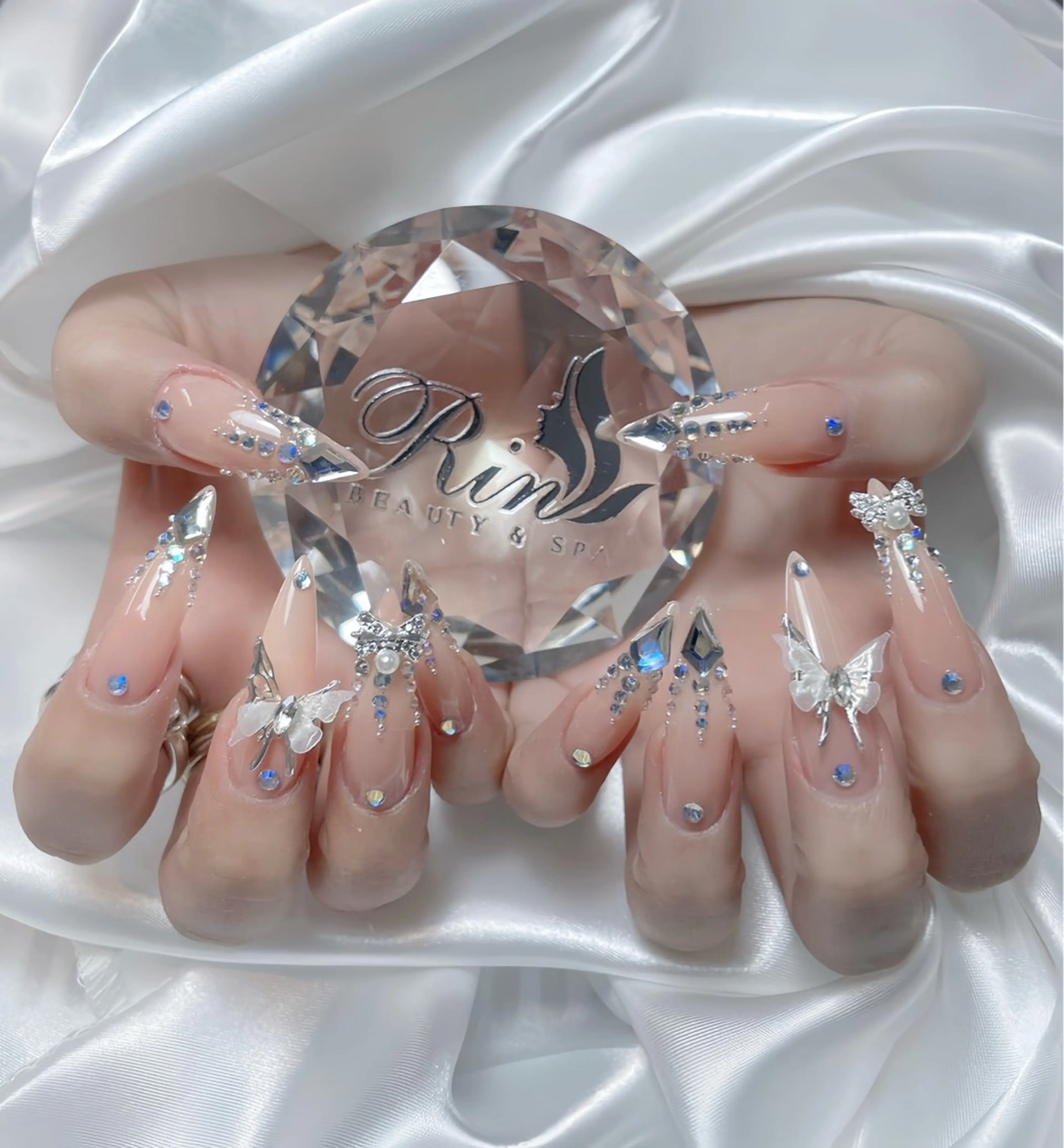 ネイル アートネイル チークネイル ジェルネイル ロングネイル マグネットネイル ハンドネイル Rin Nail 新大久保店のネイルデザイン