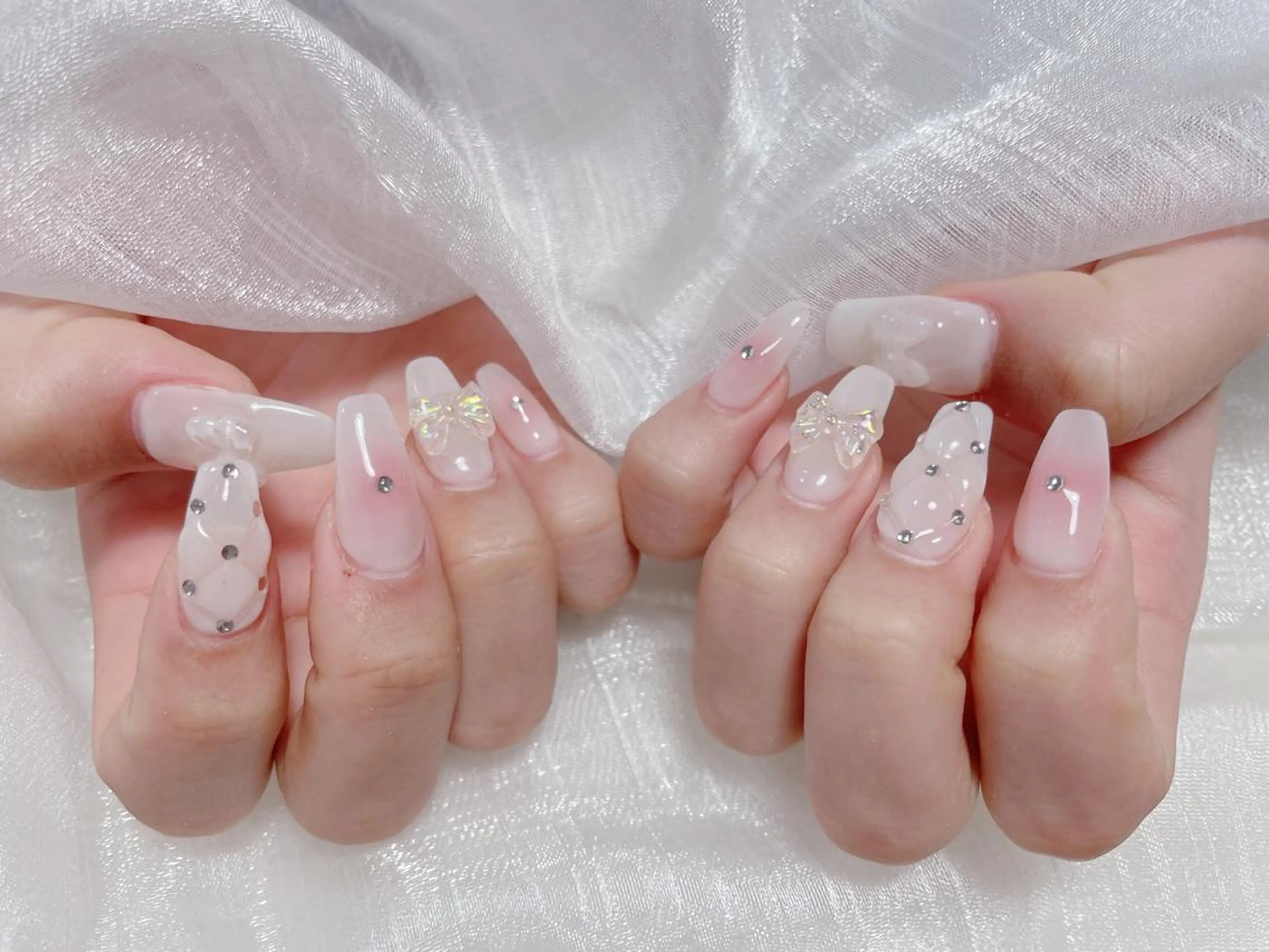 ネイル チークネイル グラデーション 氷ネイル・うるうるネイル 持ち込み ニュアンスネイル 🎀Yumi✨ ミキネイルサロン池袋のネイルデザイン