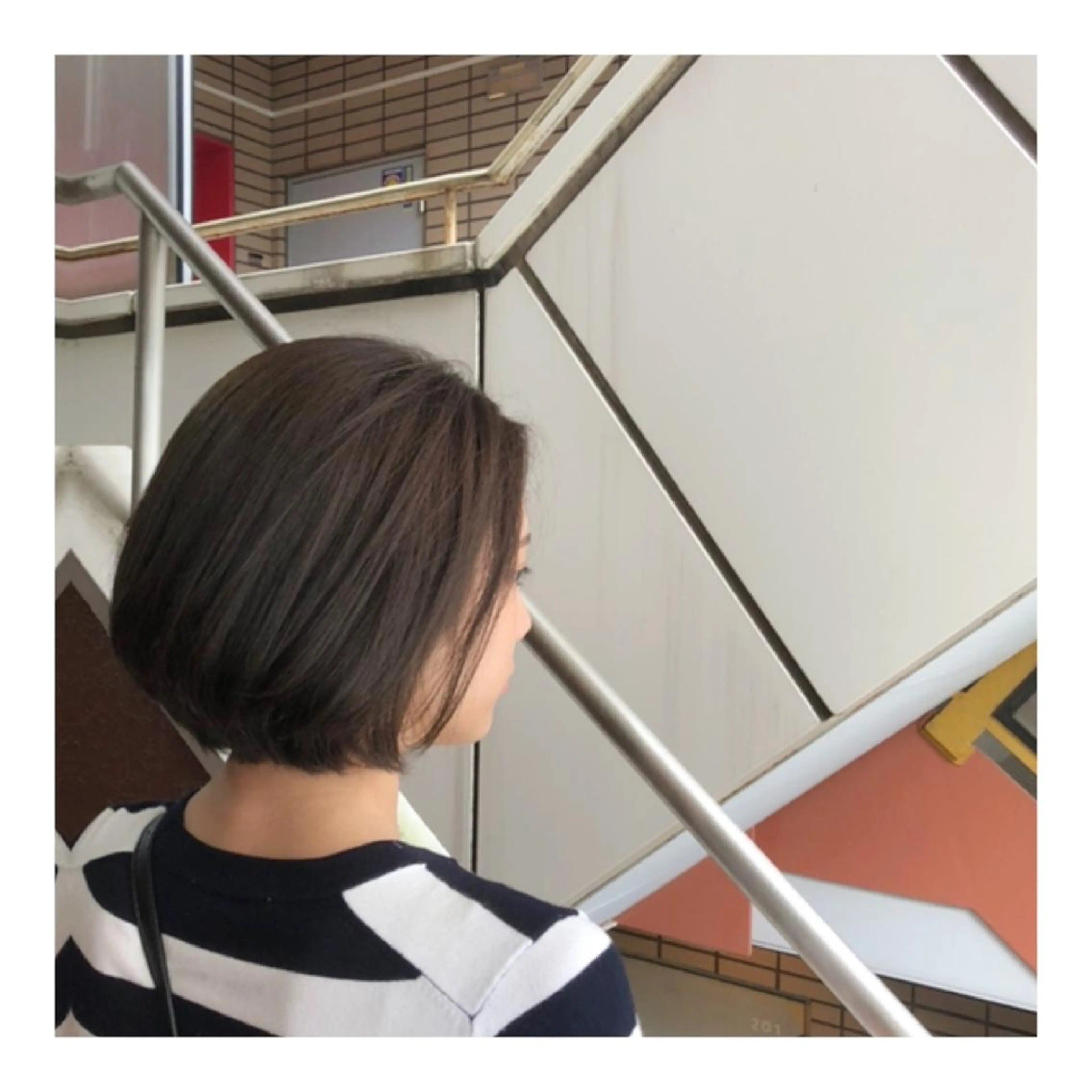 ショート カラー ヘアアレンジ ブリーチ グレージュ ブリーチなしカラー トリートメント カット ヘアカラー トリートメント Joshua / 素髪改善のヘアスタイル