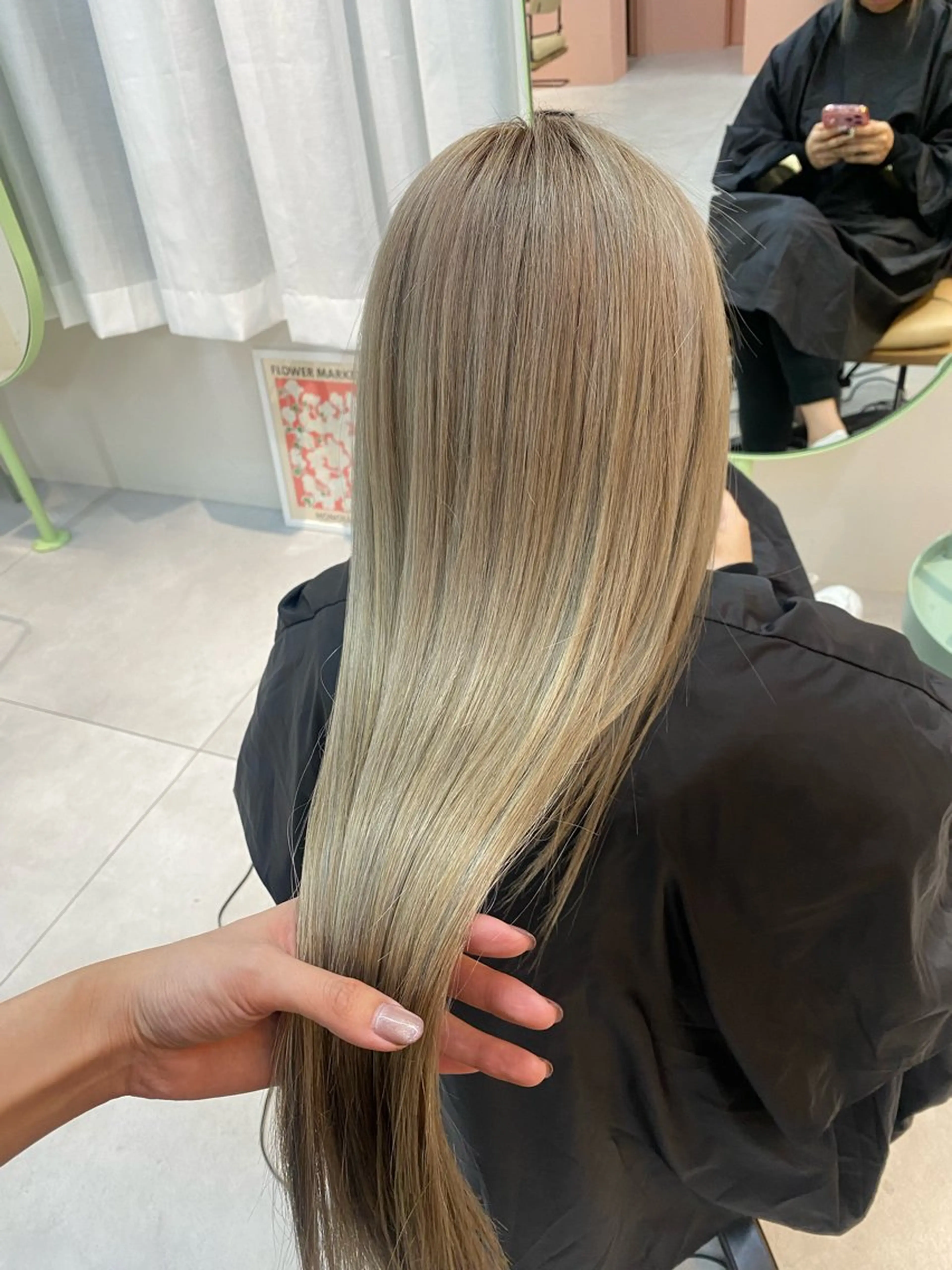 ロング カラー ハイライトカラー ハイトーンカラー ハイライト トリートメント akim kaminoke所属・矢場町 🌟yopiのヘアスタイル