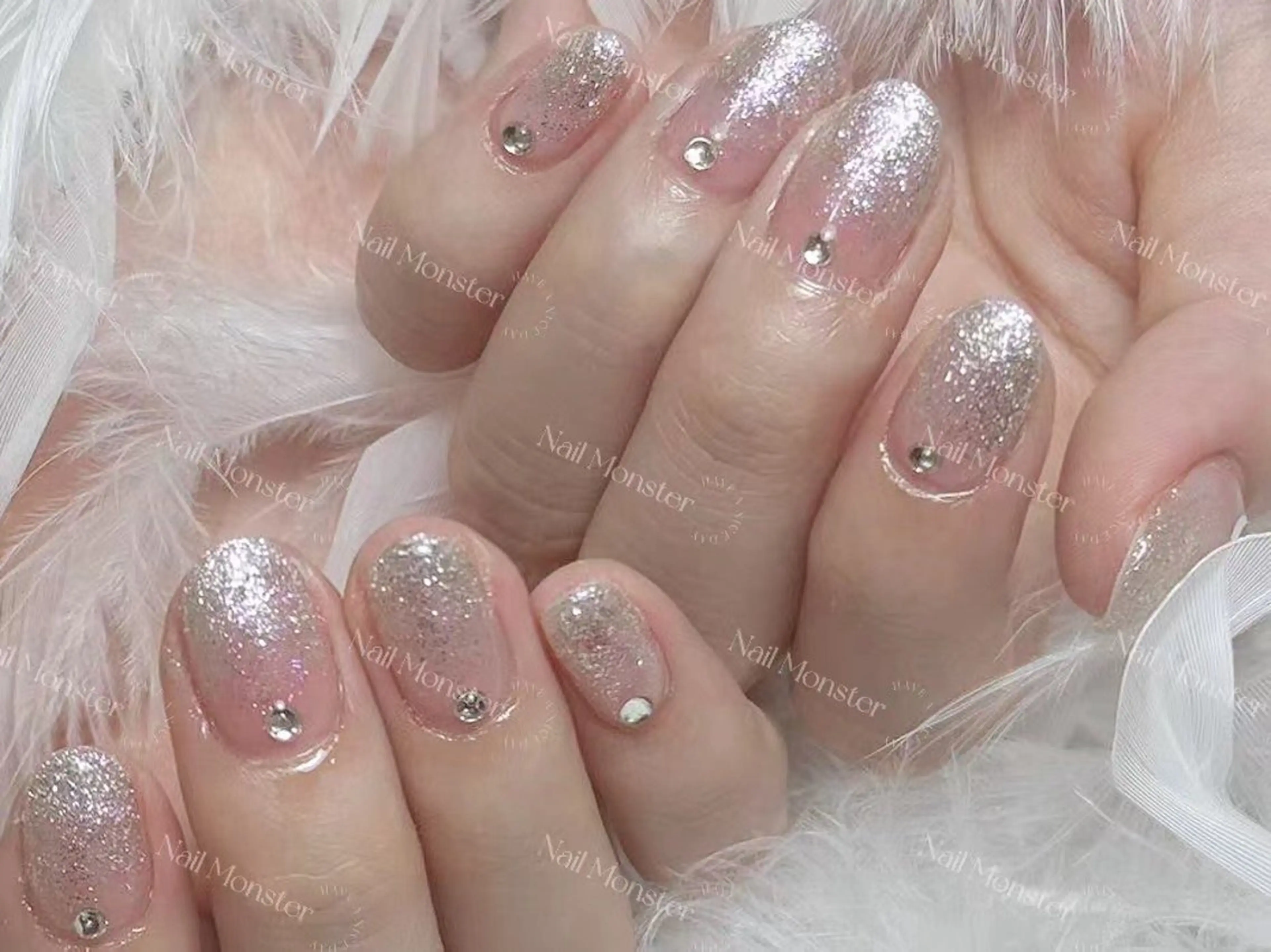 ネイル ラメ(グリッター) ラメグラデーション ストーンネイル ハンドネイル yu ri 🌹のネイルデザイン