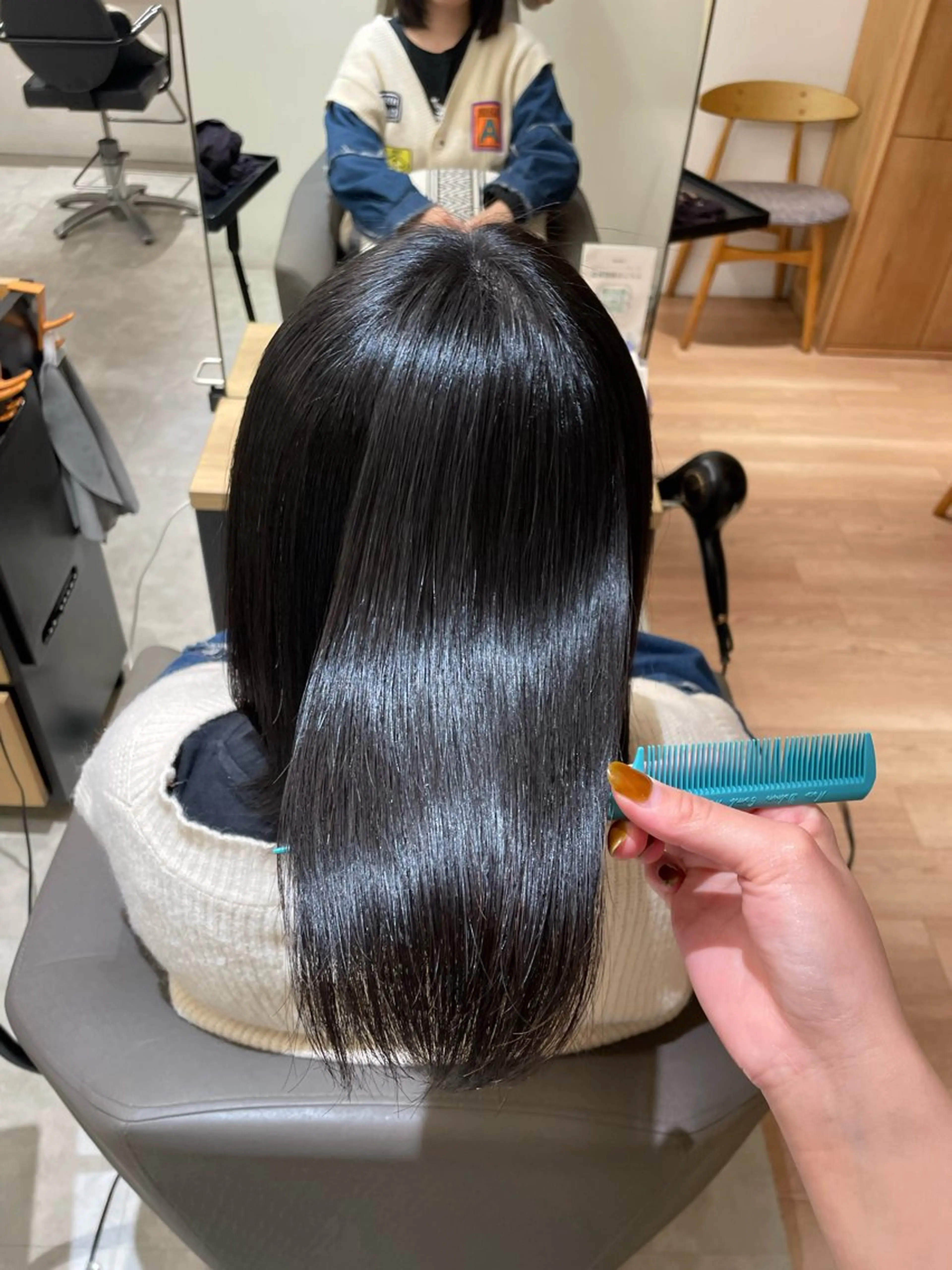 セミロング 縮毛矯正 オオシマ ミユのヘアスタイル