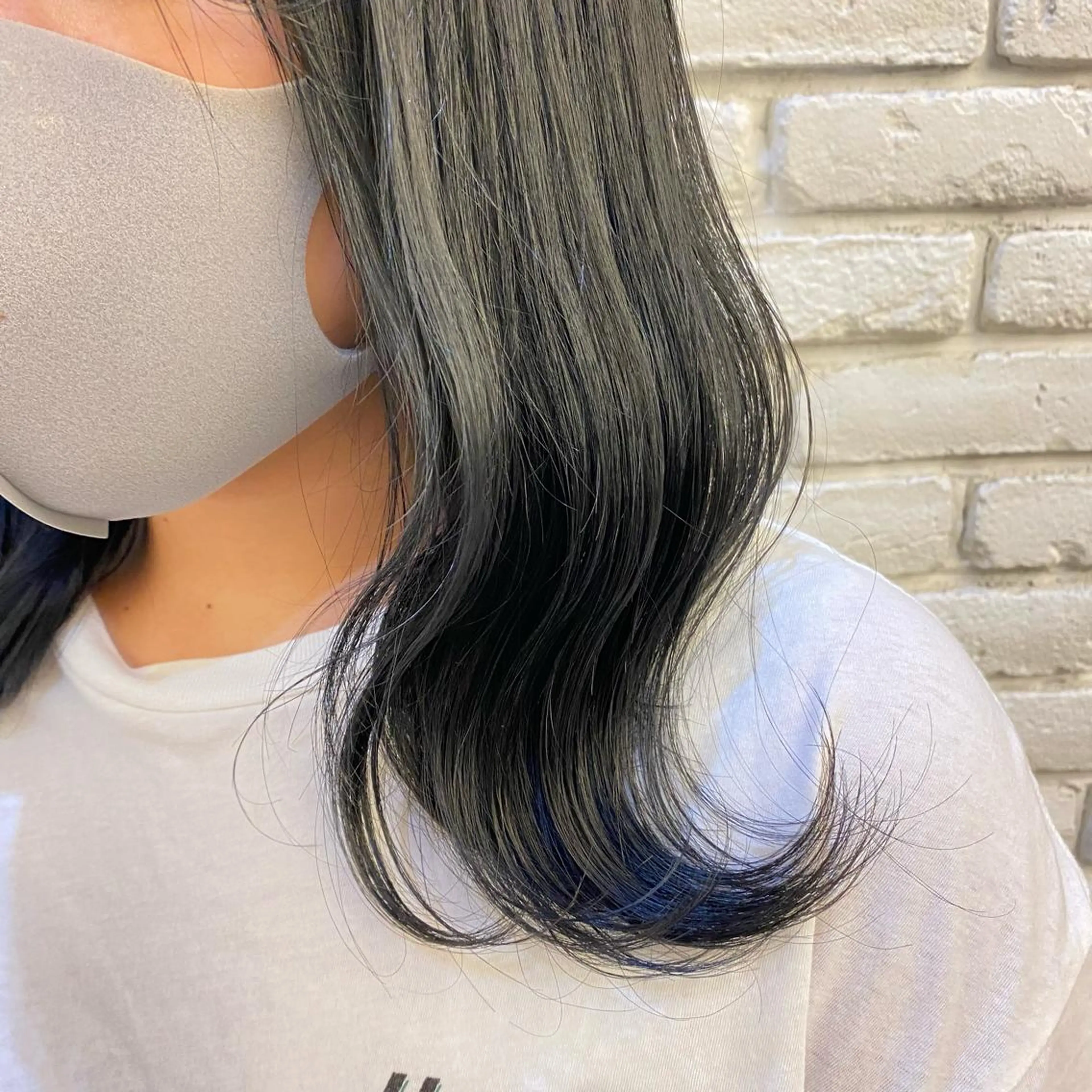 セミロング カラー 透明感カラー シルバー sand yokohama所属・✨️今だけ無料✨️ 鶴田みなみのヘアスタイル