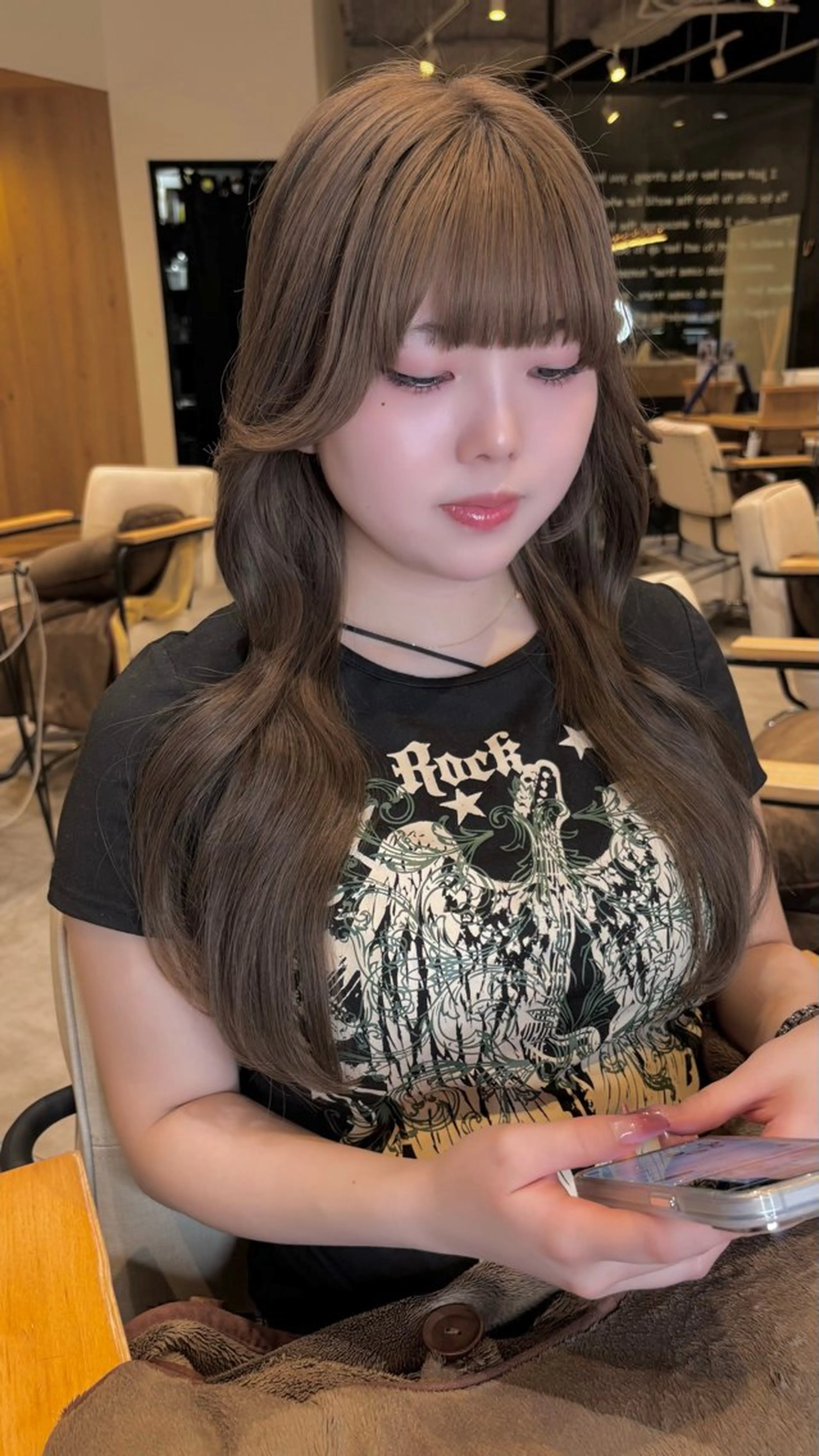 ロング カラー ベージュカラー ブリーチ ケアブリーチ ダブルカラー ハイトーンカラー 肌に馴染むハイトーン /ミルクティーカラーのヘアスタイル