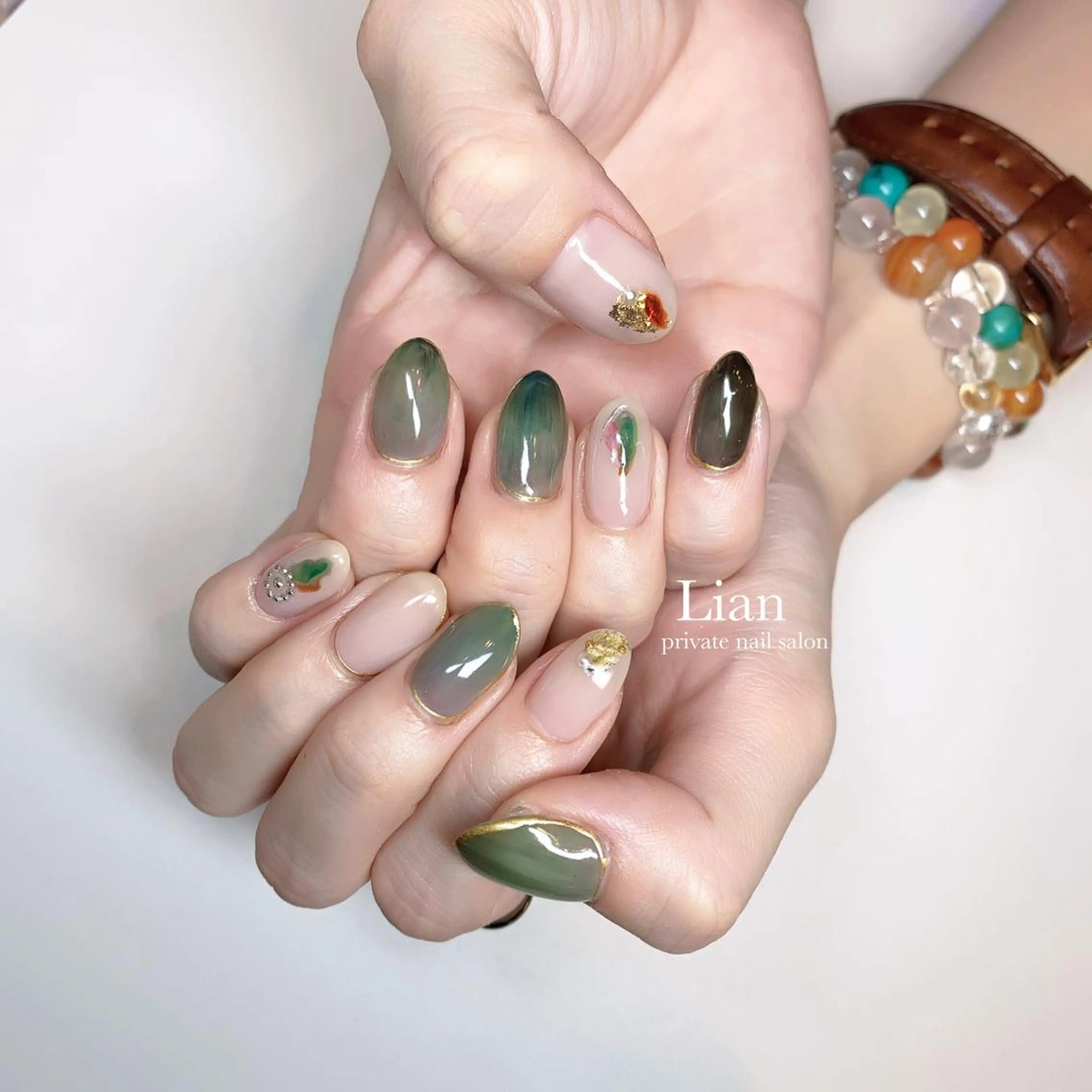 ネイル グリーン ニュアンスネイル nailsalon Lenoaのネイルデザイン