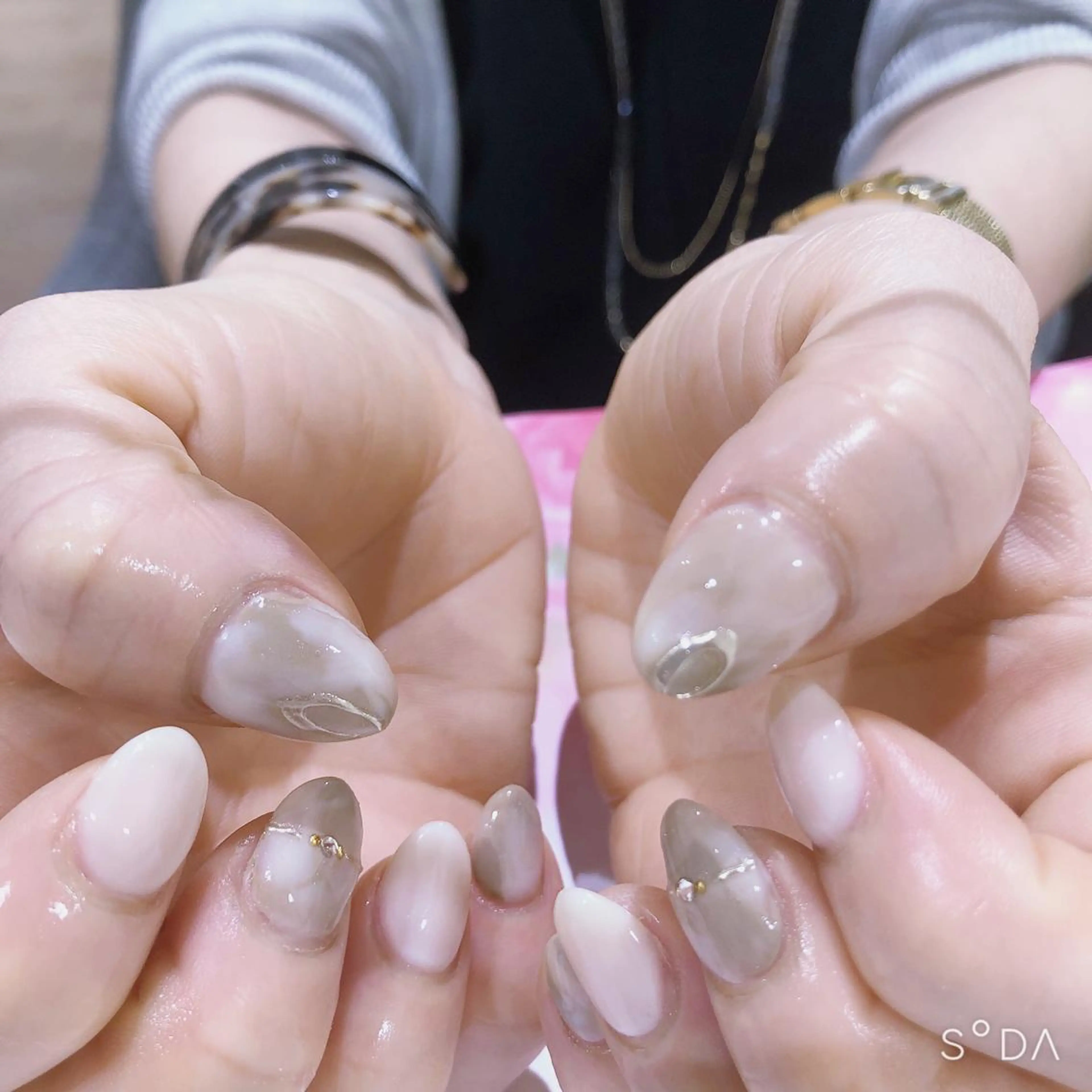 ネイル ニュアンスネイル ハンドネイル 吉野✨ ネイルデザイナー✨のネイルデザイン