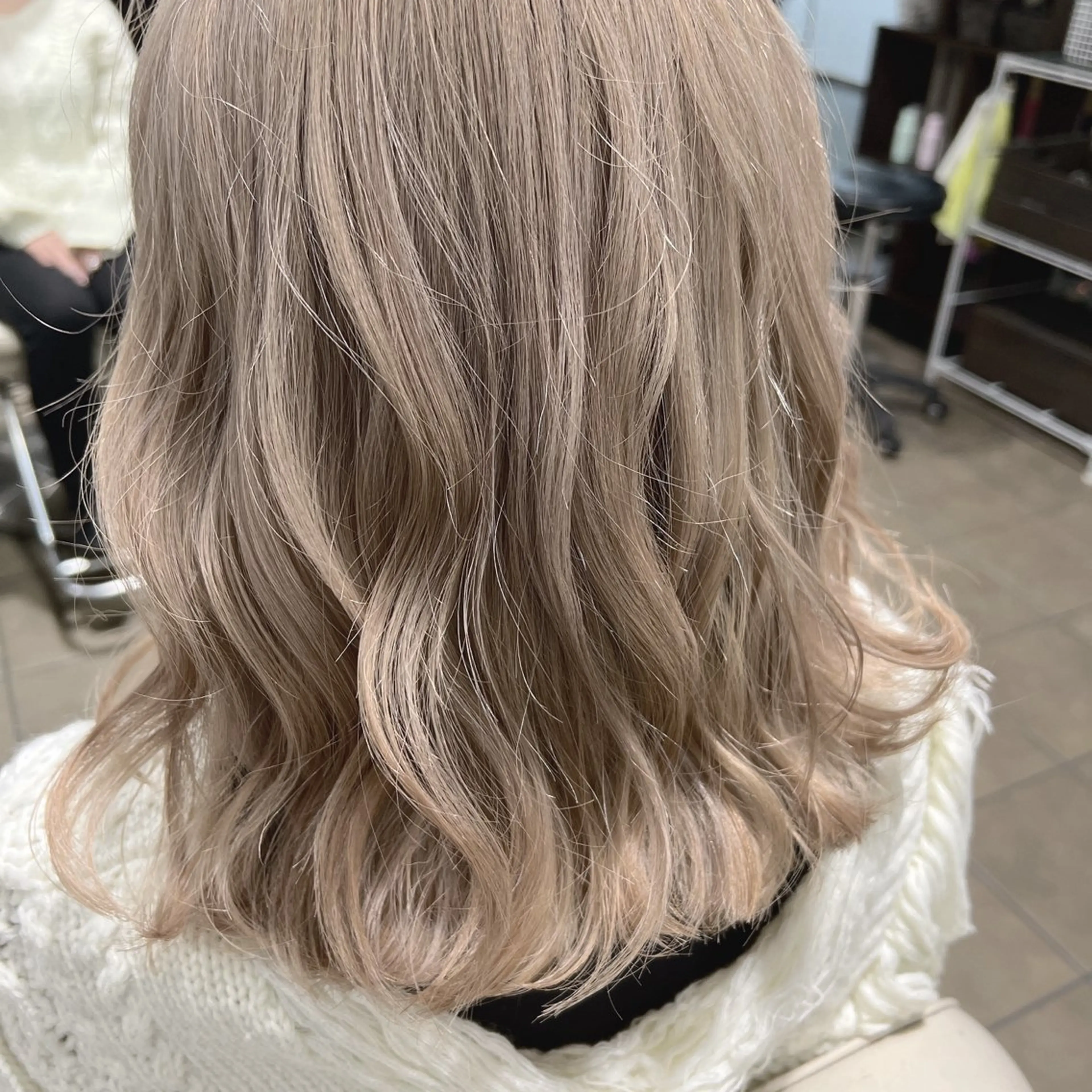 ミディアム カラー ベージュカラー ブリーチ ホワイトベージュ ヘアカラー トリートメント メンズ レイヤー ウルフ 弓木啓輔のヘアスタイル