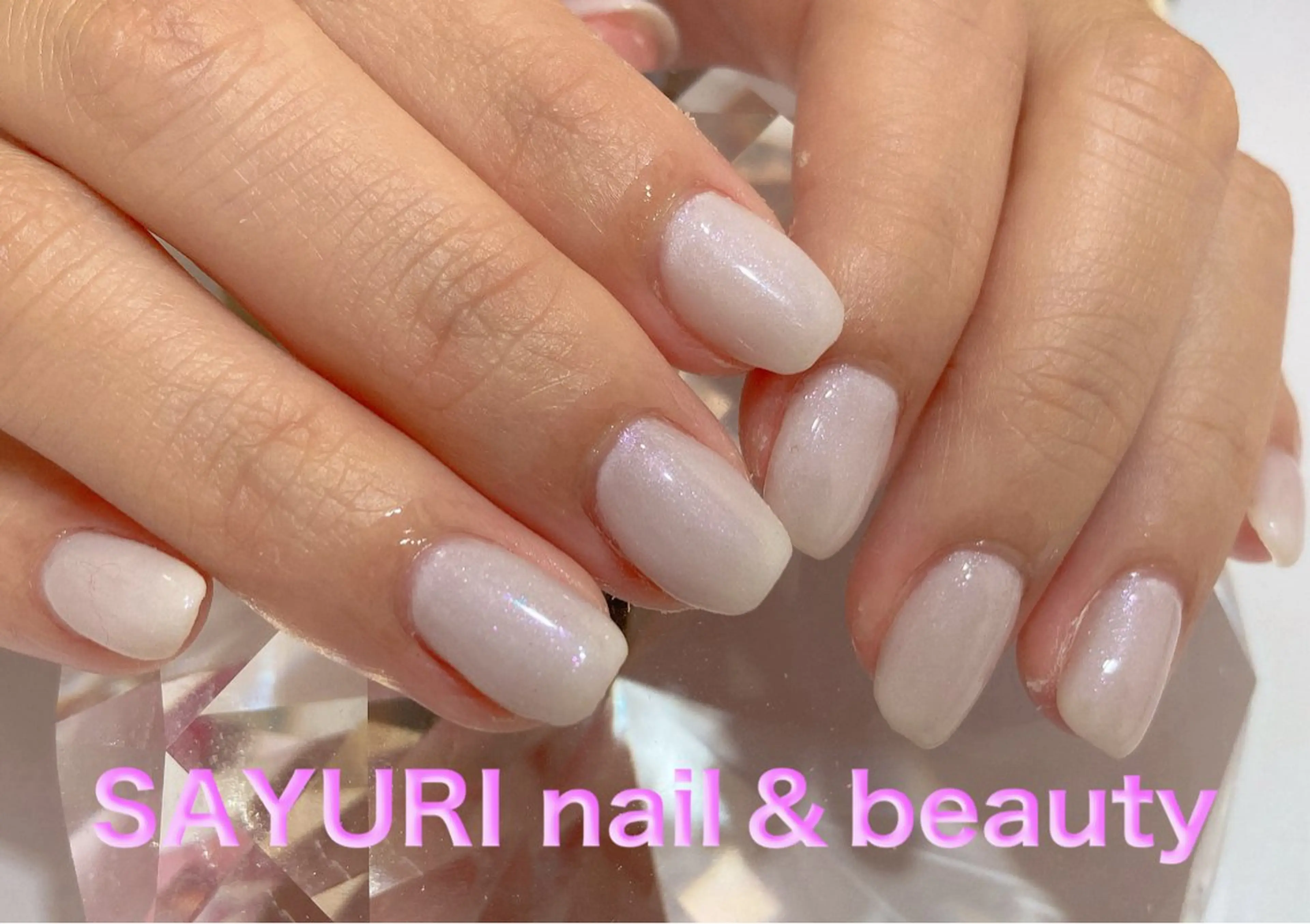 ネイル キラキラネイル ホワイト 冬ネイル ハンドネイル さゆりネイル&ビューティーサロン所属・古屋 早友里のネイルデザイン