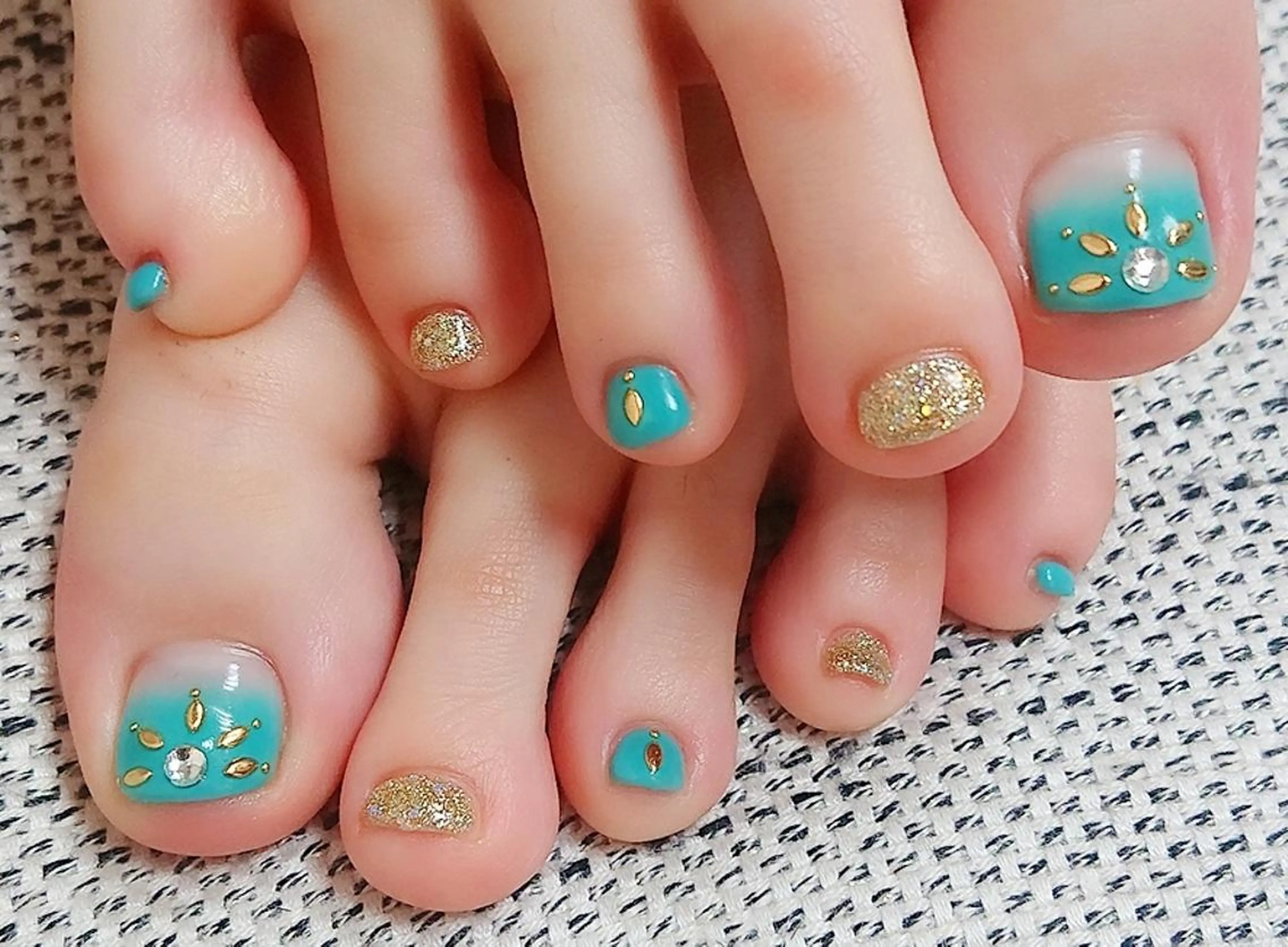 ネイル 🍒当日もOK🍒 𝑳𝑼𝑵𝑨花井のネイルデザイン