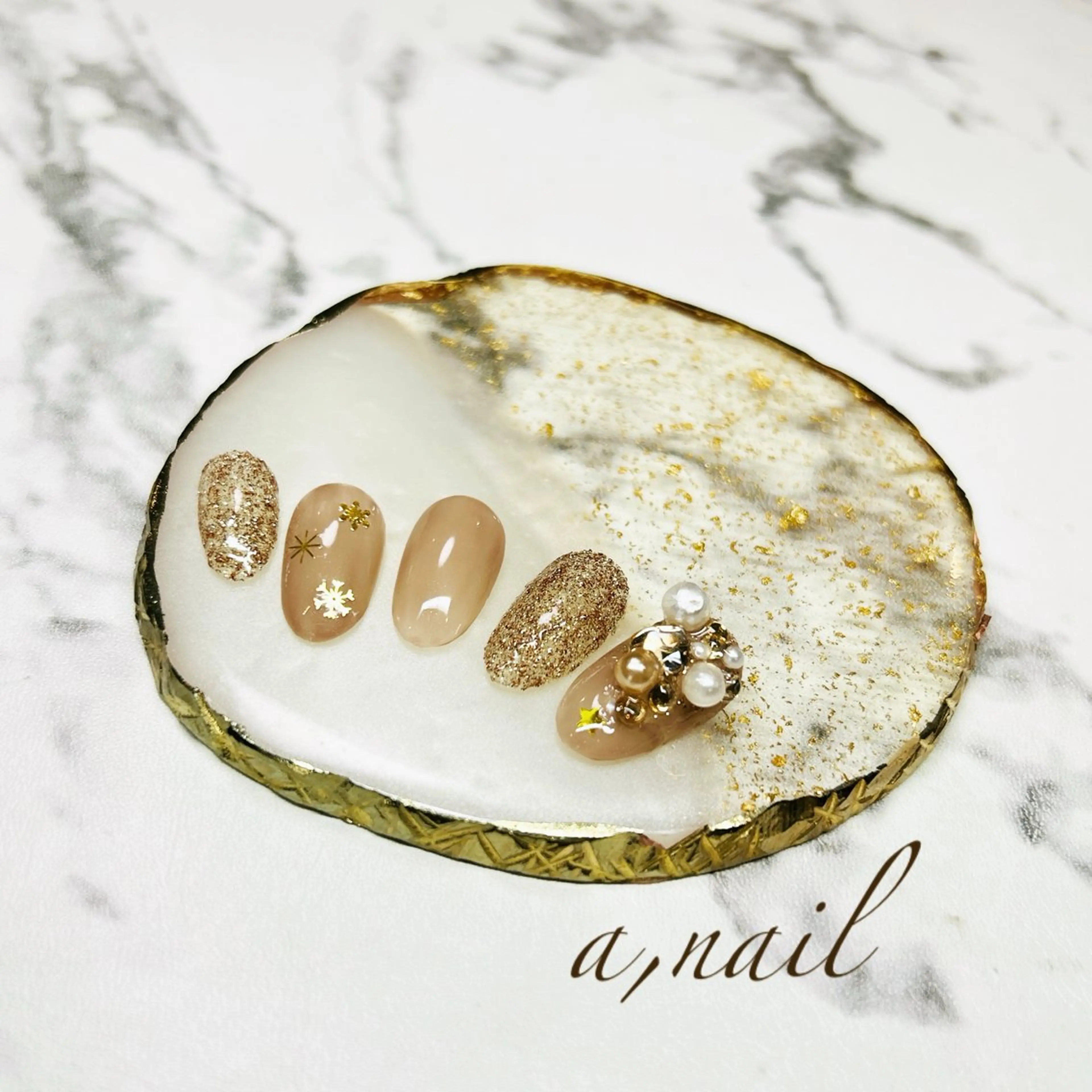 ネイル フラッシュネイル キラキラネイル シンプルネイル ハンドネイル ネイルサロン エーネイルのネイルデザイン