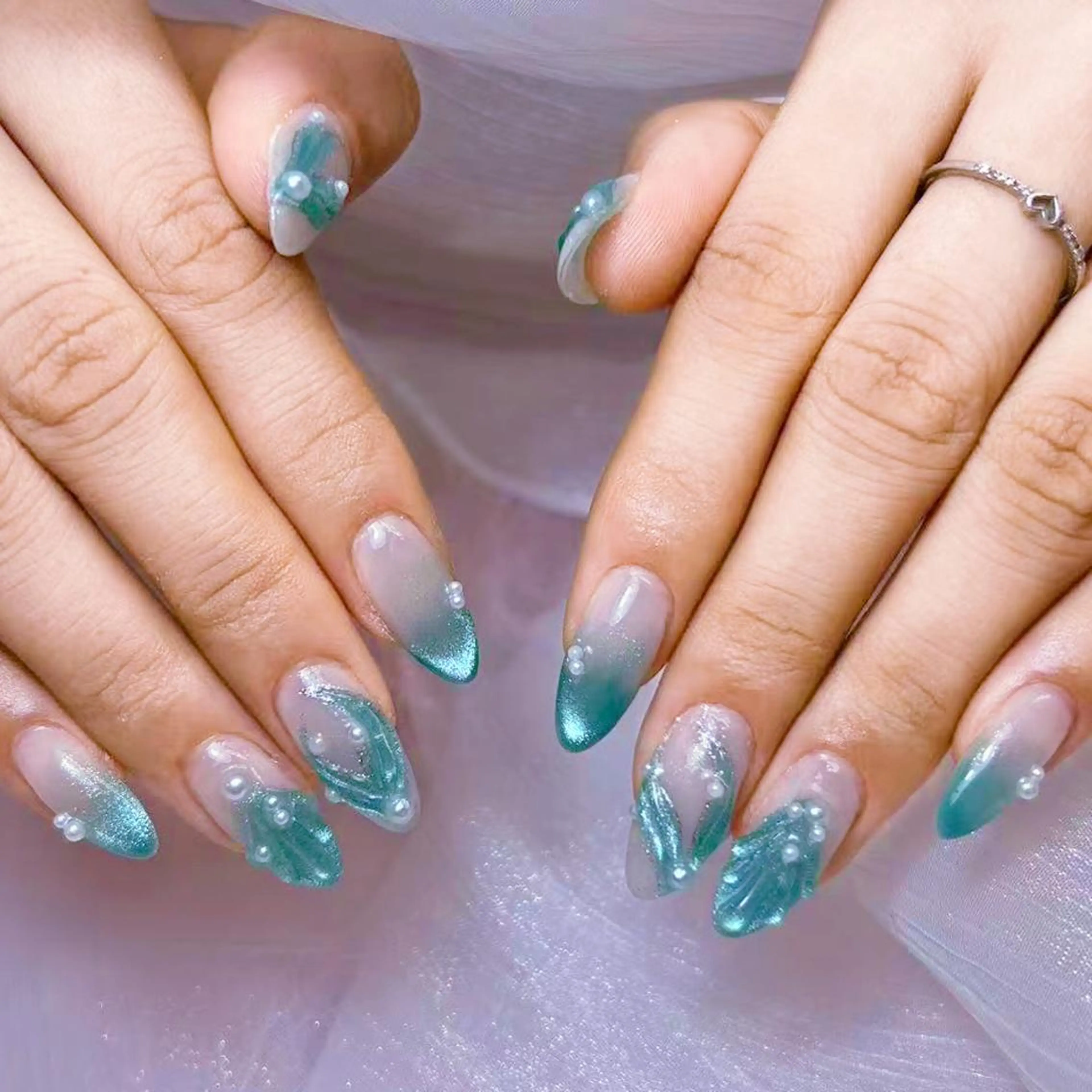 ネイル アートネイル オーロラネイル ガーリー キラキラネイル 韓国ネイル DIAMOND 💅のネイルデザイン