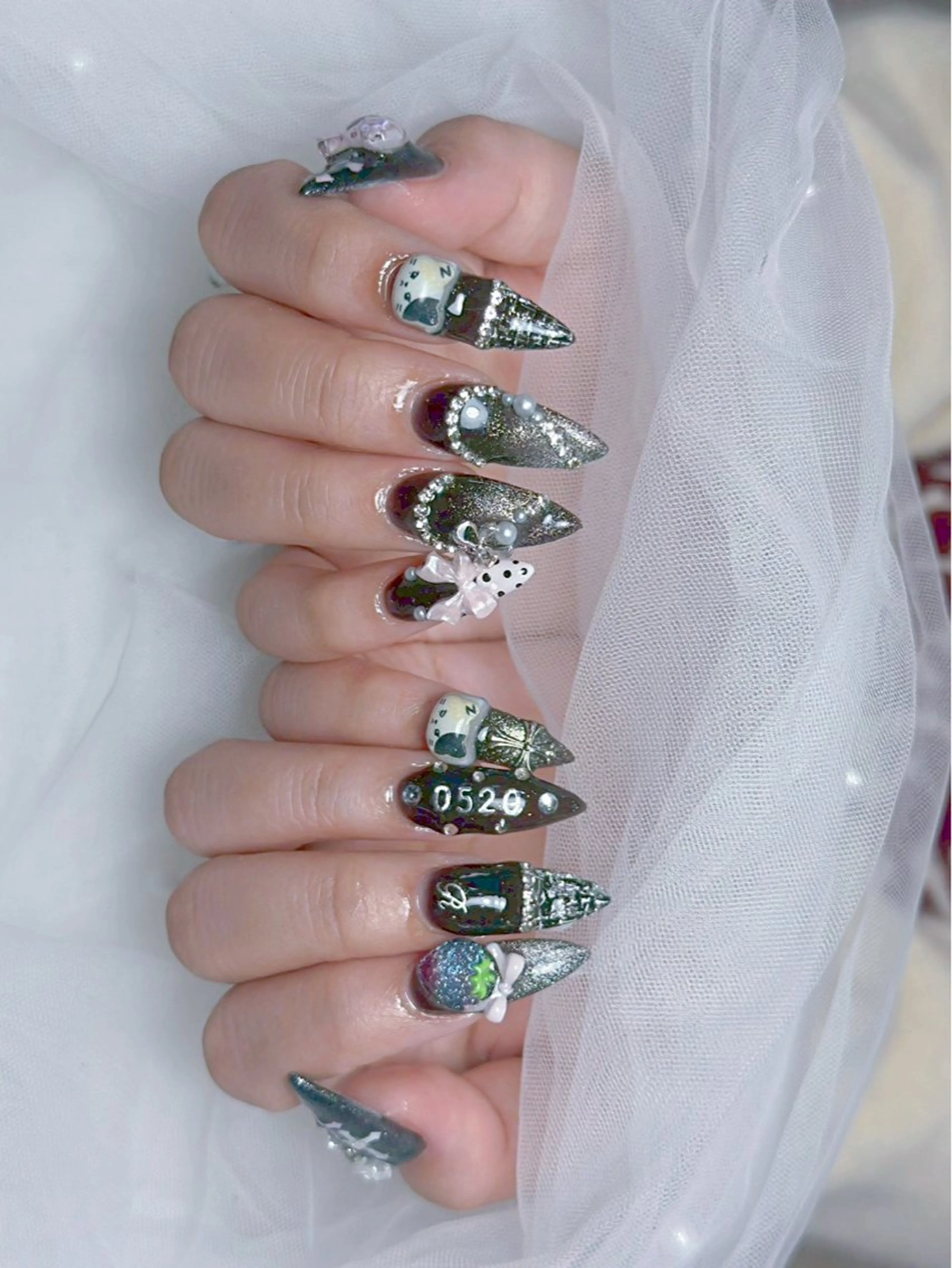 ネイル アートネイル オーロラネイル チークネイル 長さ出し フットネイル ハンドネイル ハンドケア Mio_ Noiranailのネイルデザイン