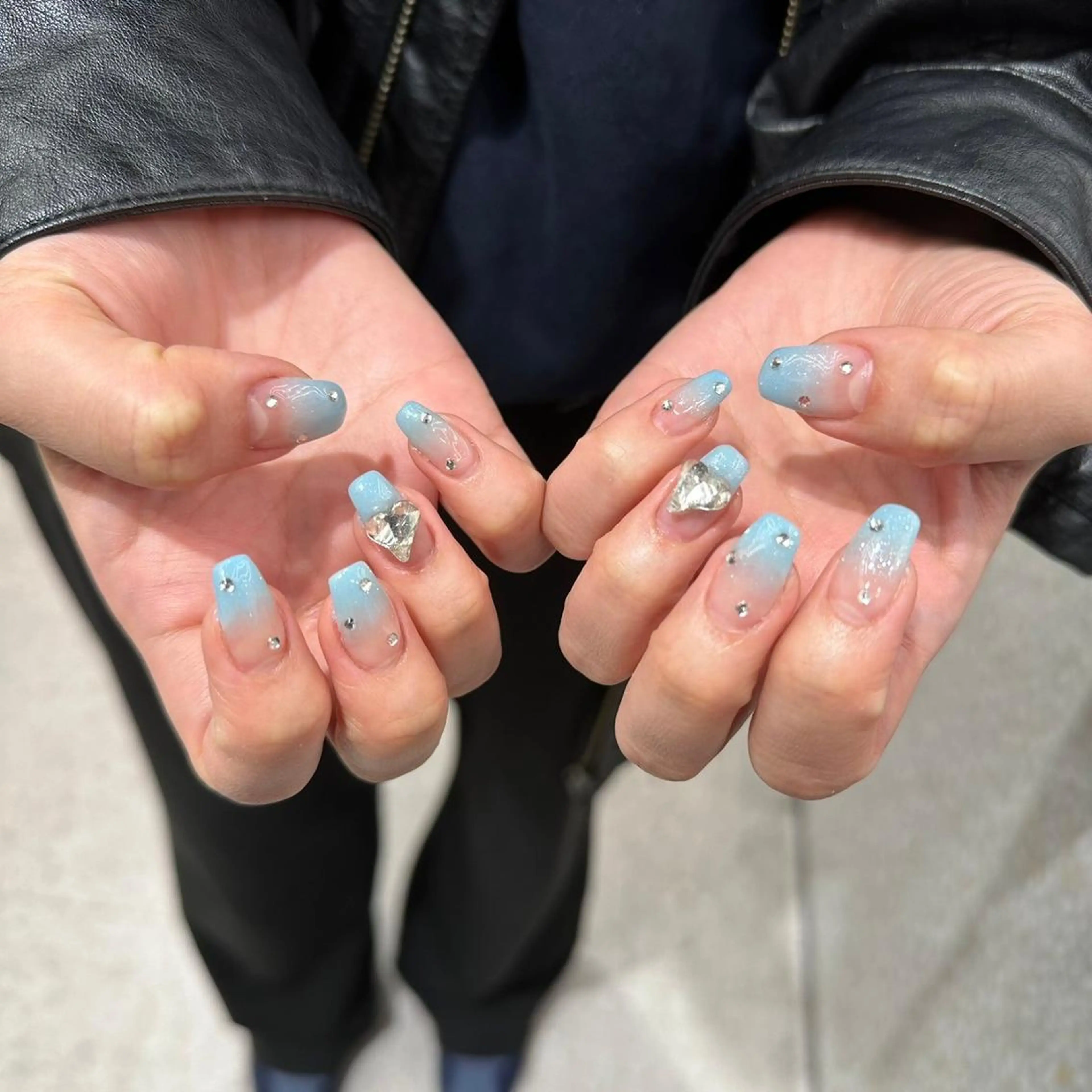 ネイル アートネイル カジュアル ジェルネイル ニュアンスネイル 赤色 ハンドネイル 💎platinum dollまりん💎のマツエク・マツパデザイン