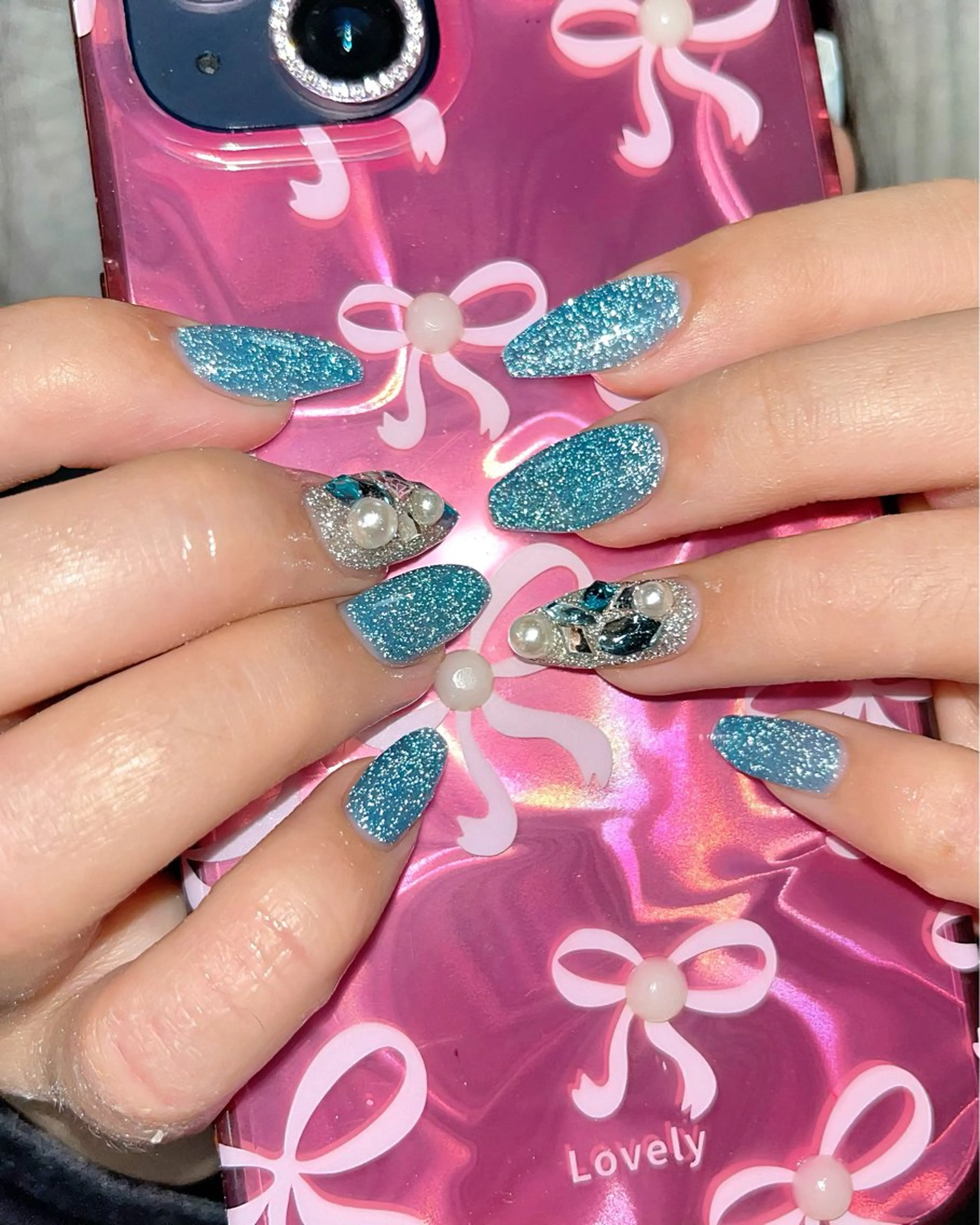 ネイル チークネイル フラッシュネイル ハート 水色 ミラーネイル ハンドネイル ハンドケア 🫧OPELIA NAIL渋谷🫧のネイルデザイン