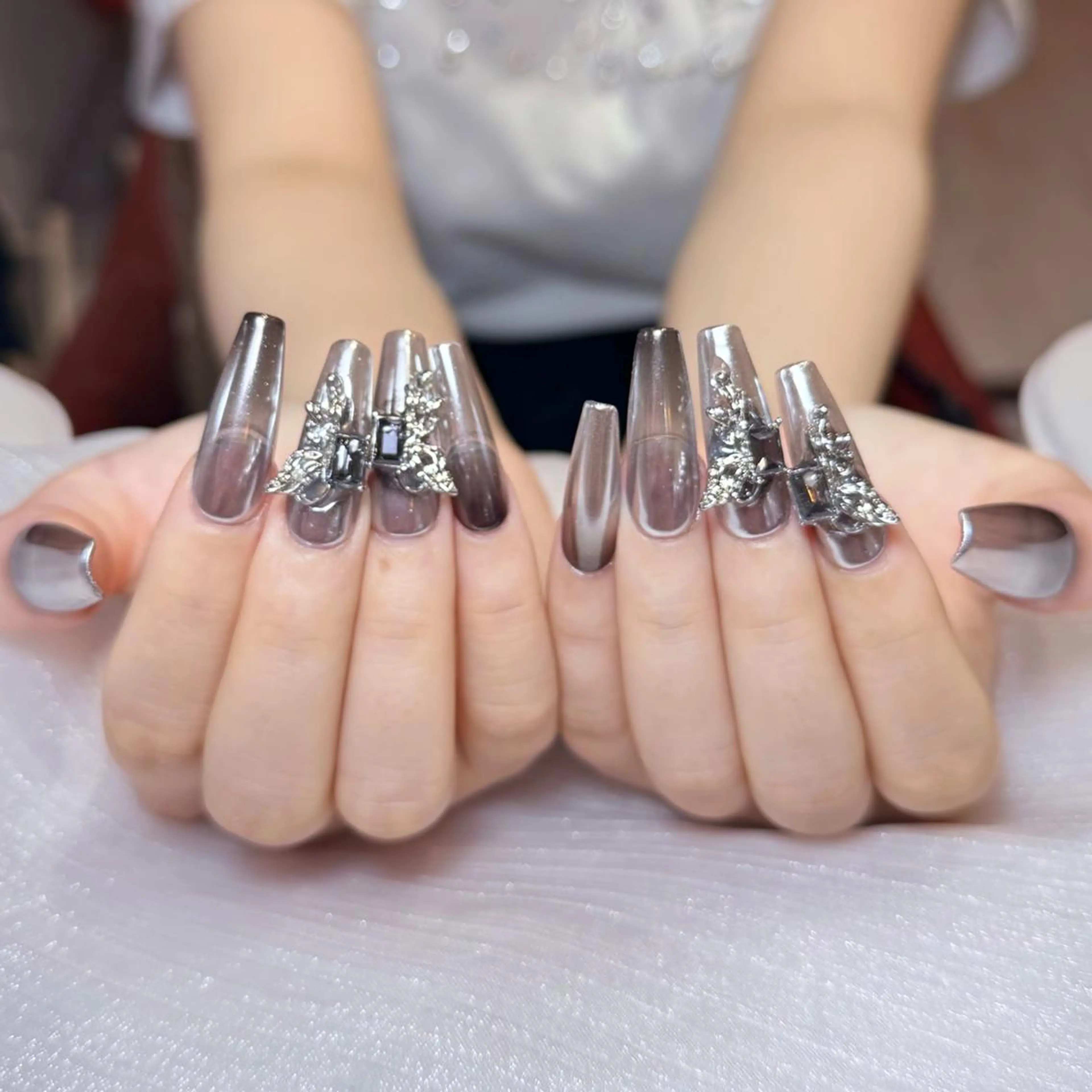 ネイル アートネイル オーロラネイル ガーリー キラキラネイル マグネットネイル ハンドネイル DIAMOND 💦のネイルデザイン