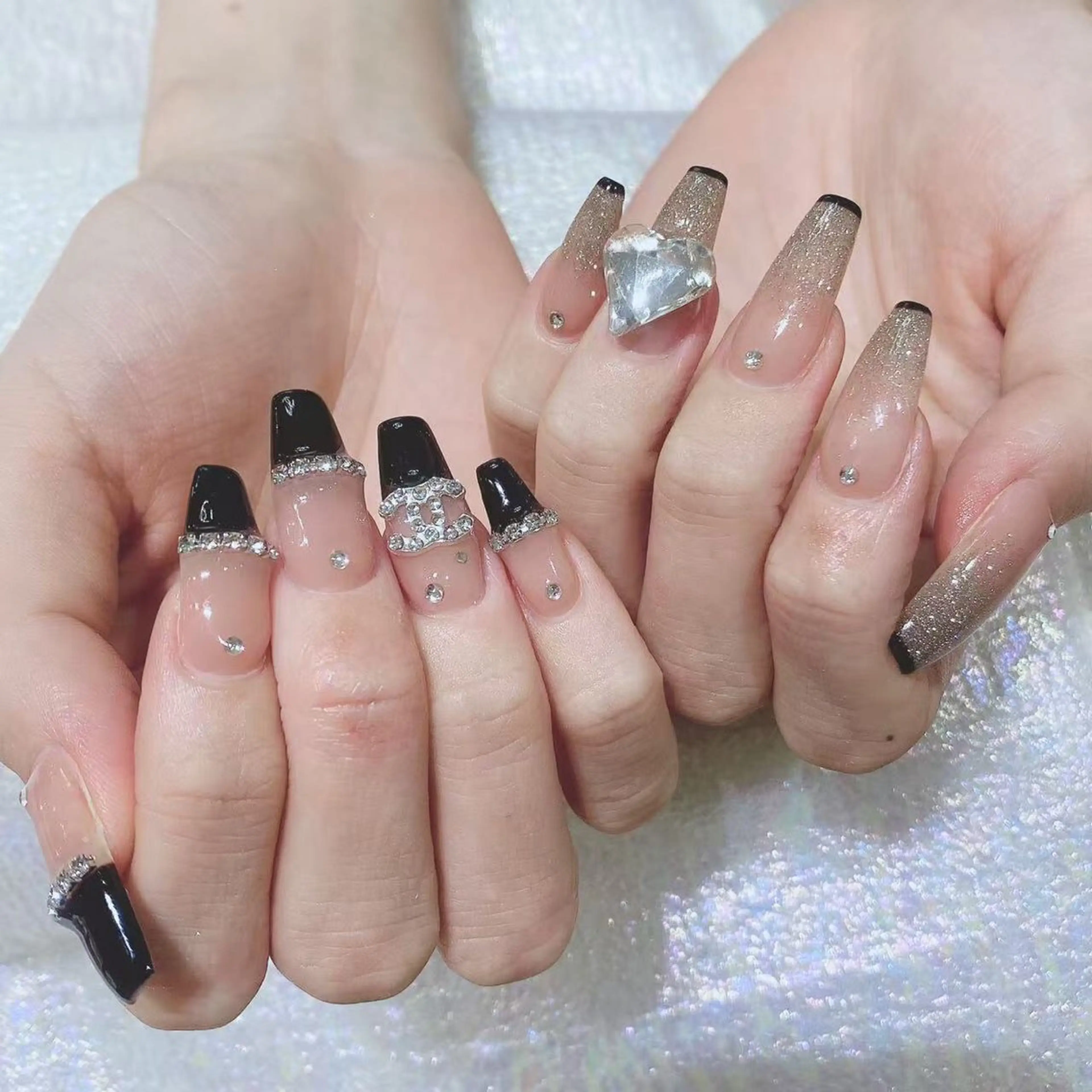 ネイル ハンドネイル Queens テイのネイルデザイン