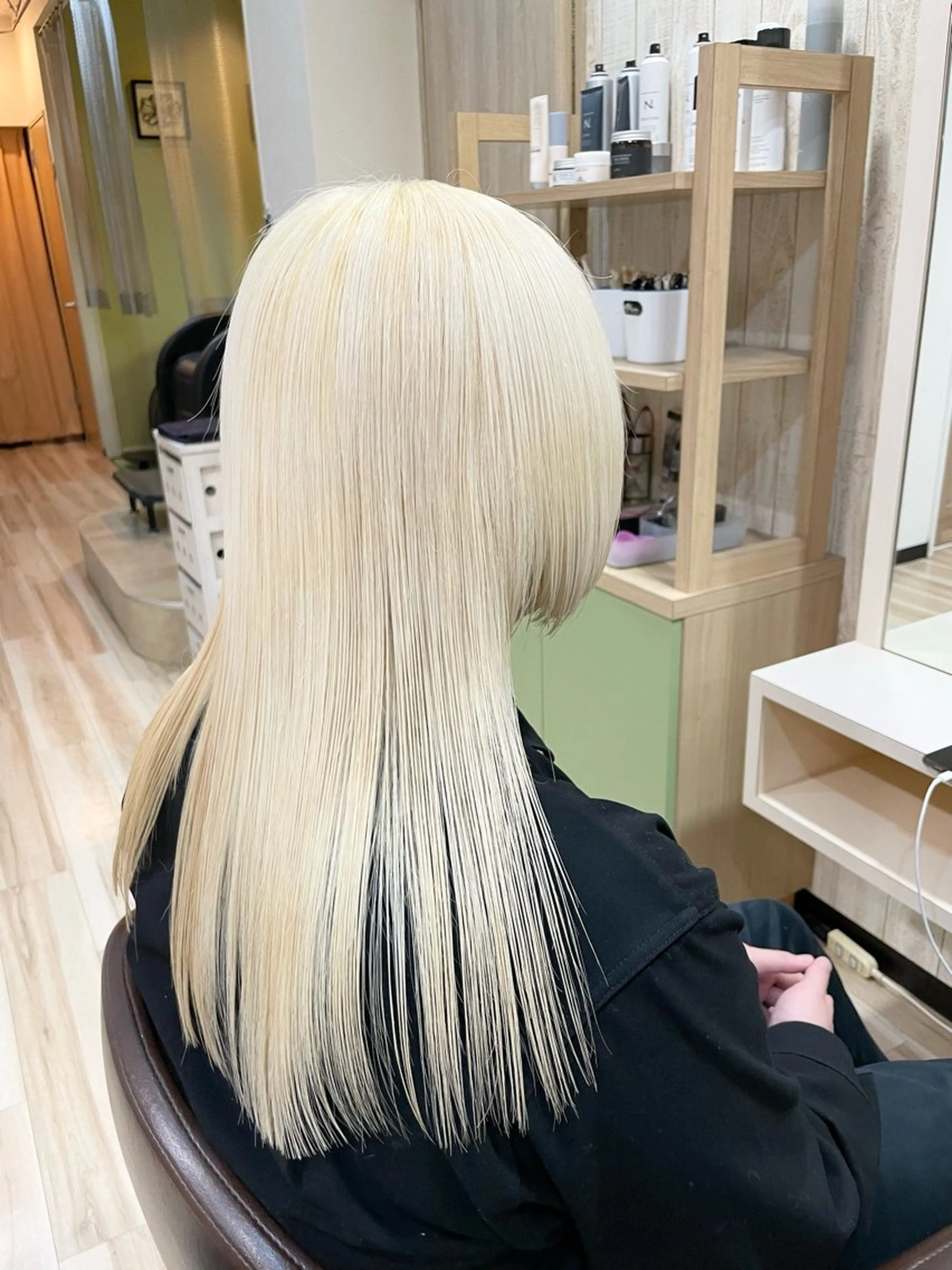 セミロング 🌈派手髪ハイトーン 🌈鈴木亮太🌈のヘアスタイル