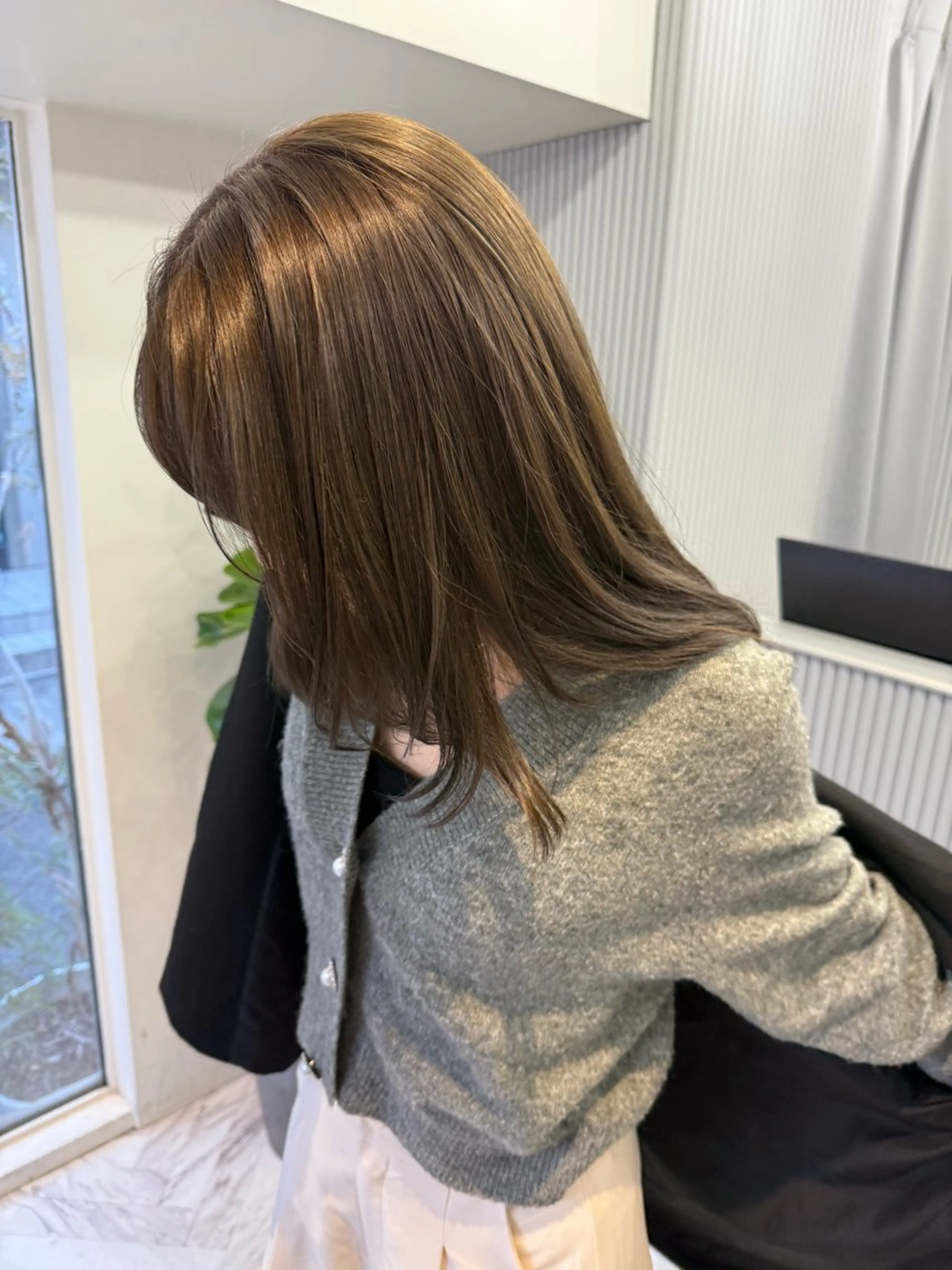 ミディアム カラー ミルクティー× グレージュMOMOのヘアスタイル