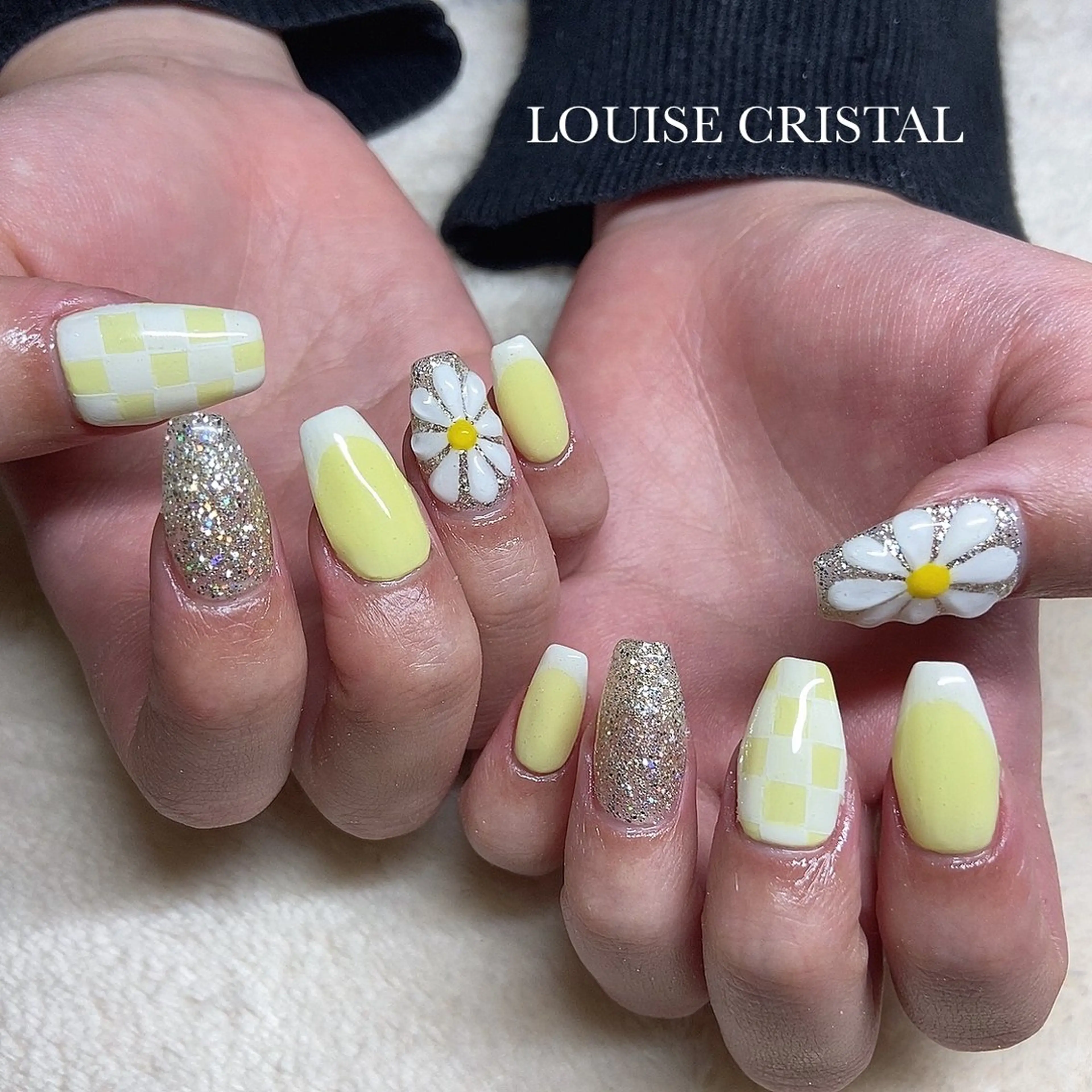 ネイル ハンドネイル LOUISE CRYSTALのネイルデザイン