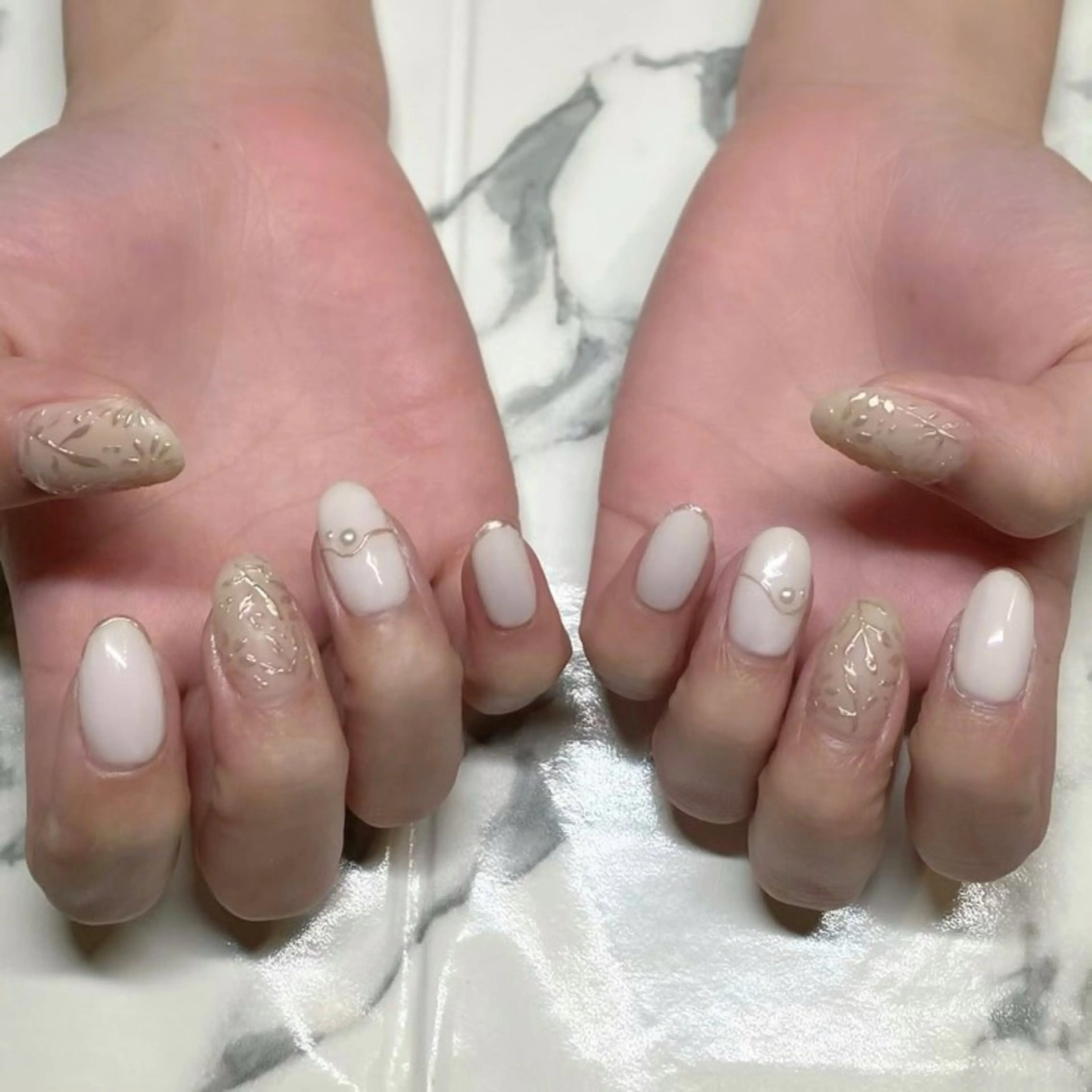 ネイル ミラーネイル ホワイト MALAMA NAILのネイルデザイン