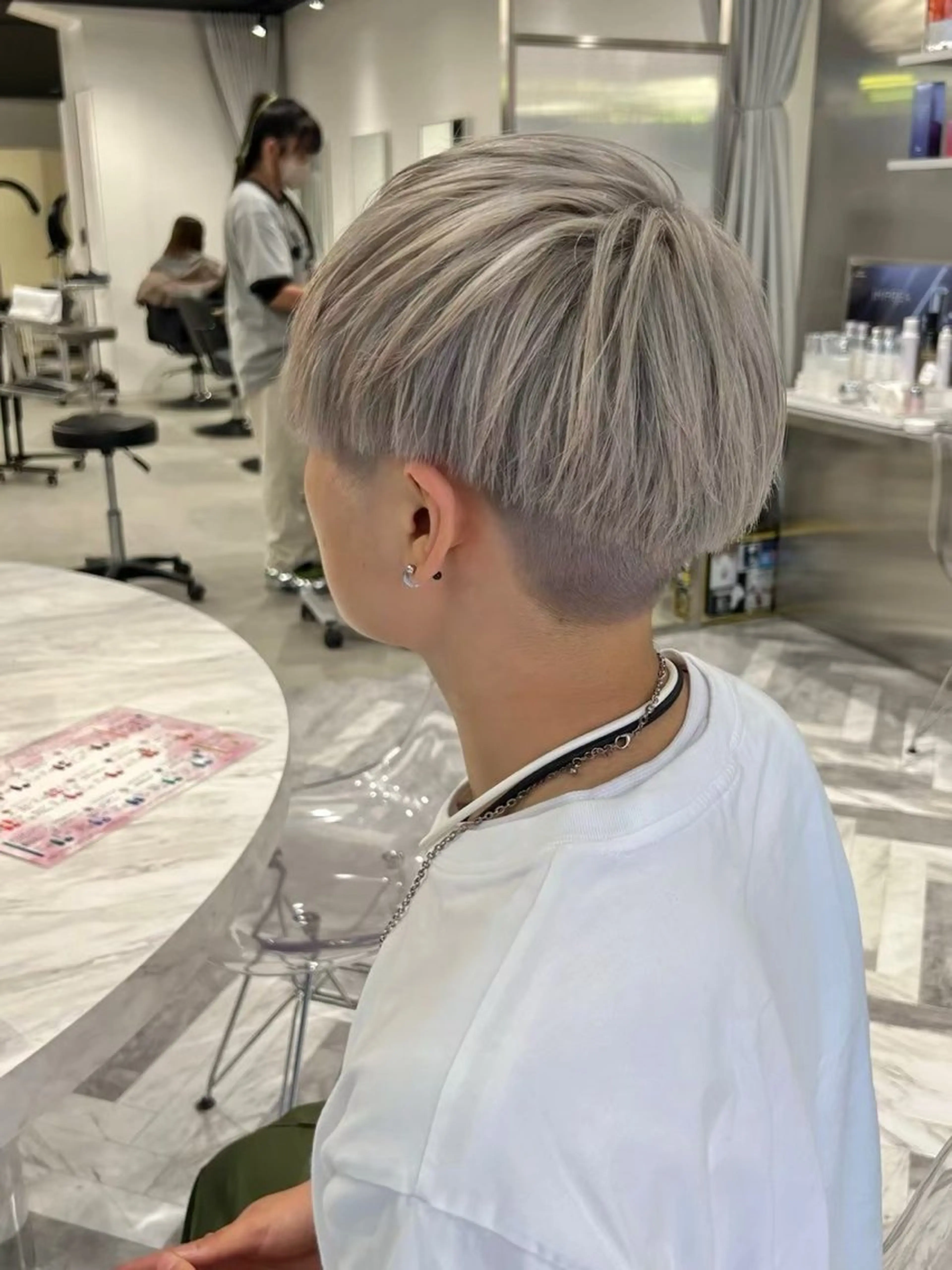 カラー ブリーチ ケアブリーチ デザインカラー ダブルカラー イヤリングカラー ギャルカラー/メンズ /ハイトーン/つばさのヘアスタイル