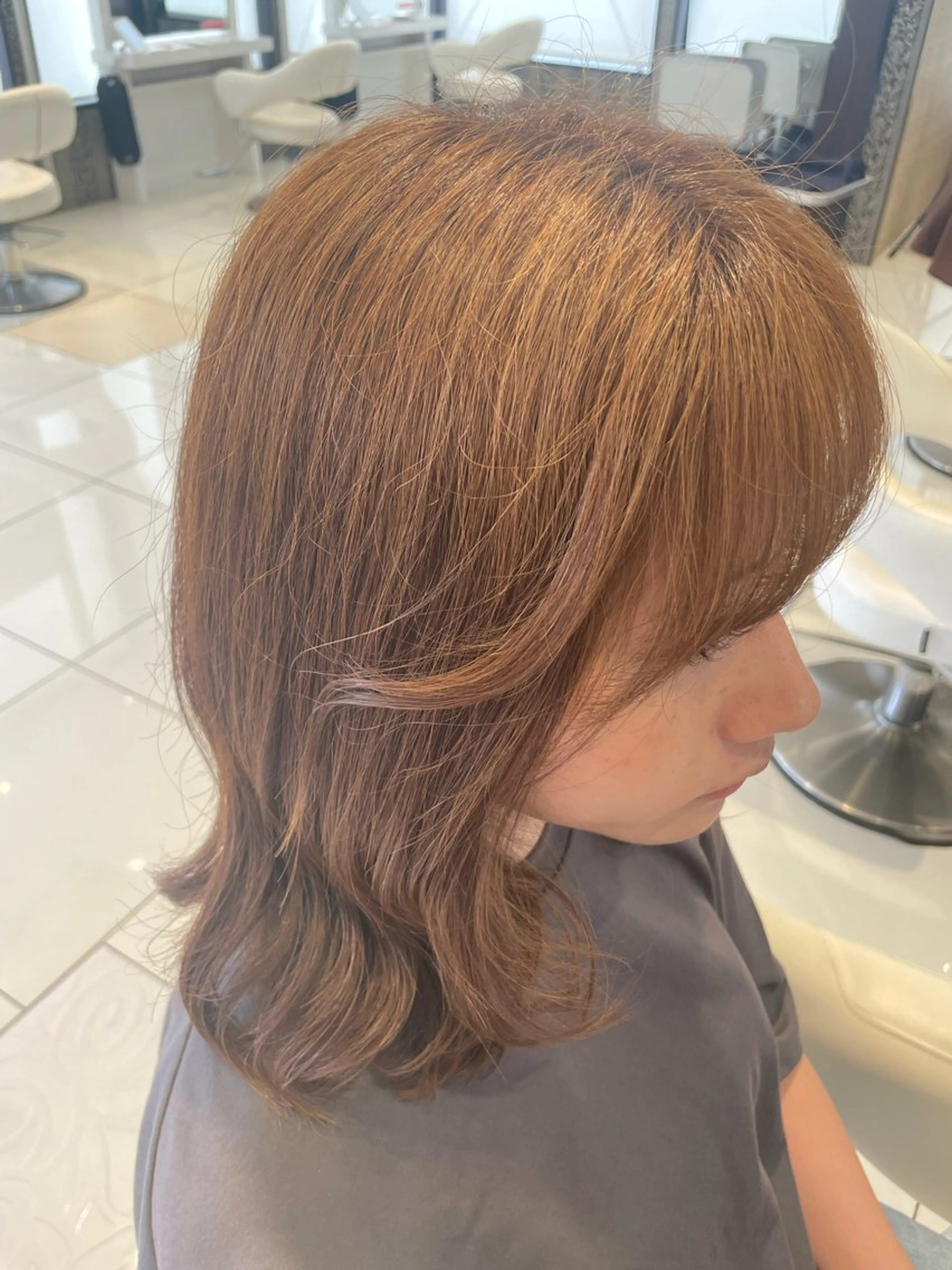 カラー EARTH所属・NATSUMI 透明感カラーのヘアスタイル