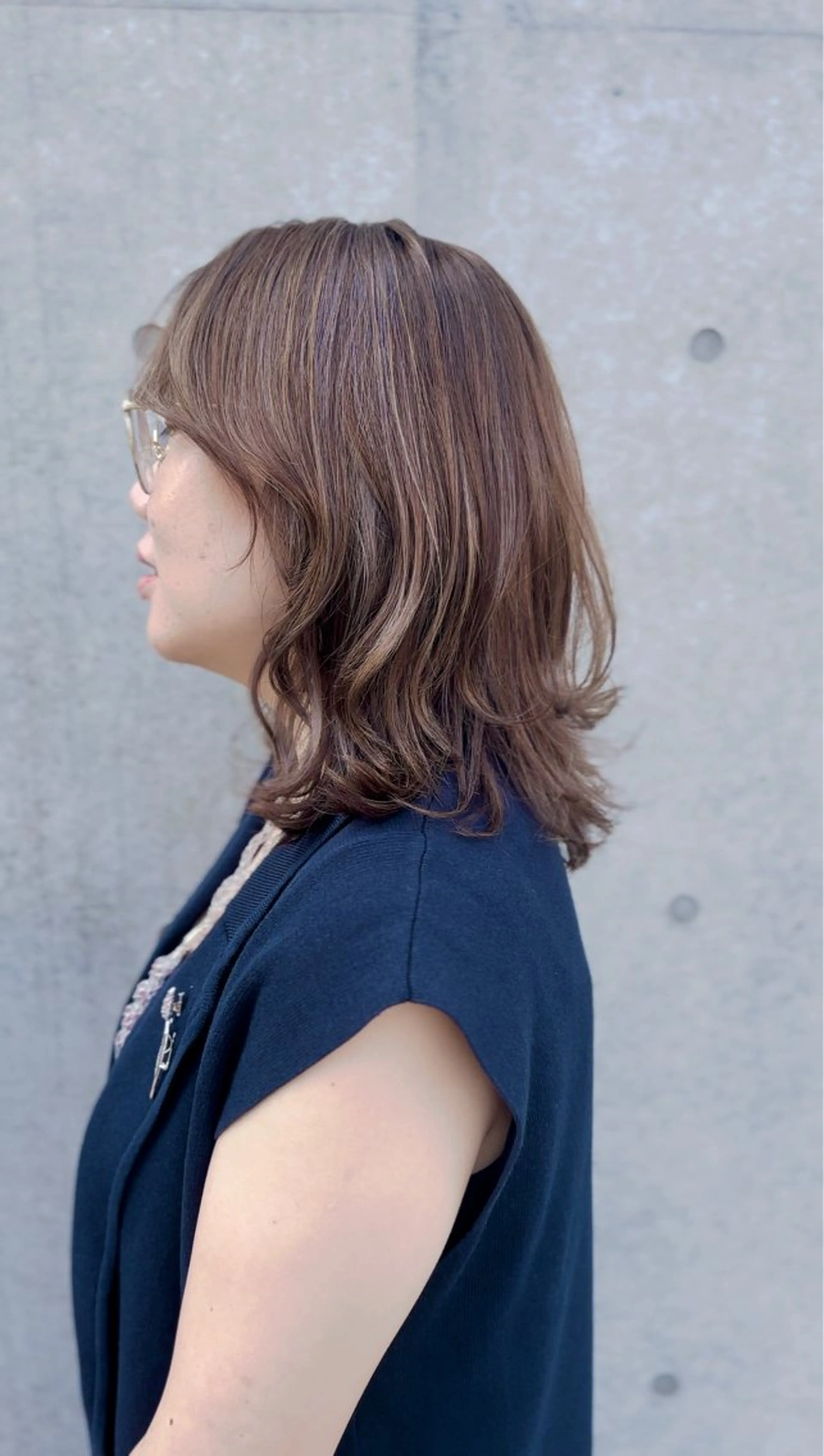 ミディアム カラー ベージュカラー フォギーベージュ ハイライトカラー ハイライト Litmus hair salon所属・二子玉川/脱白髪染 /髪質改善/ソーエンのヘアスタイル