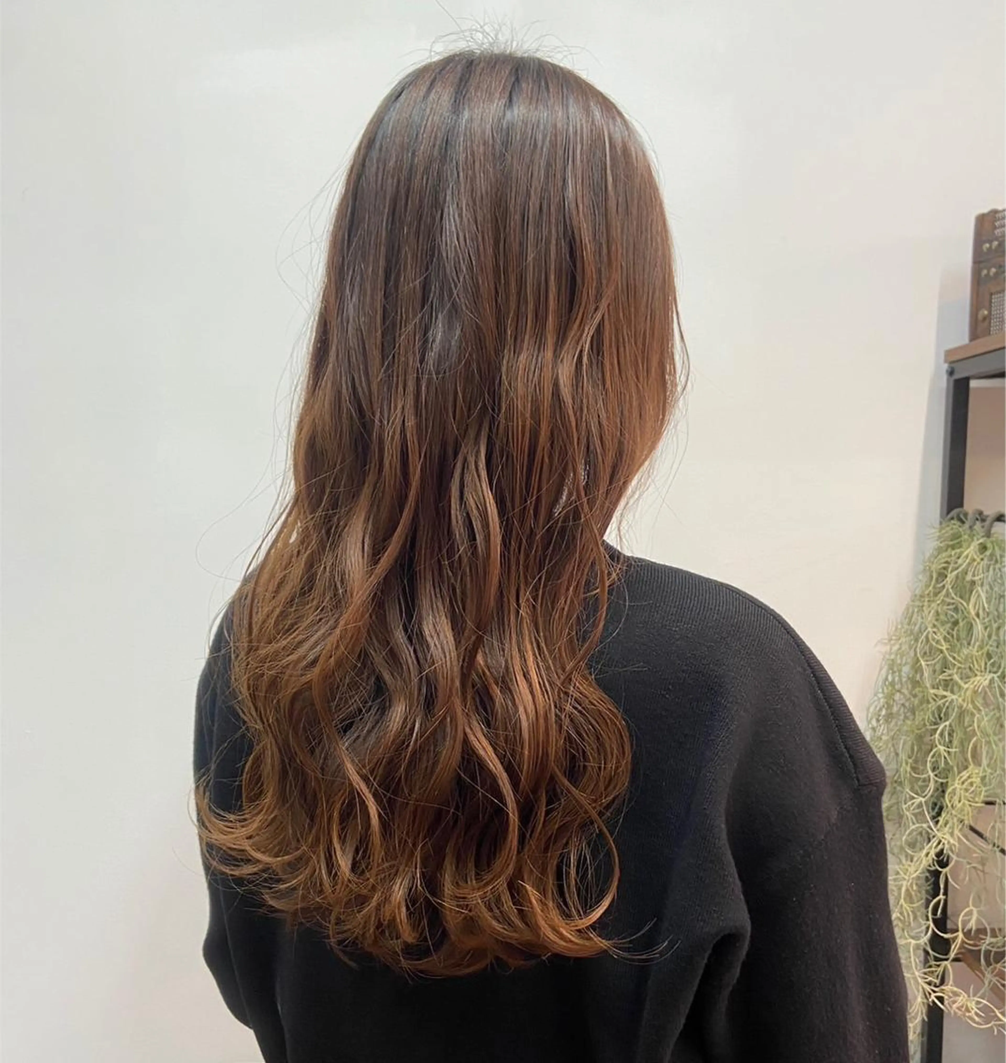 ロング カラー ロング 安岡美咲✂︎ 艶カラー/髪質改善のヘアスタイル