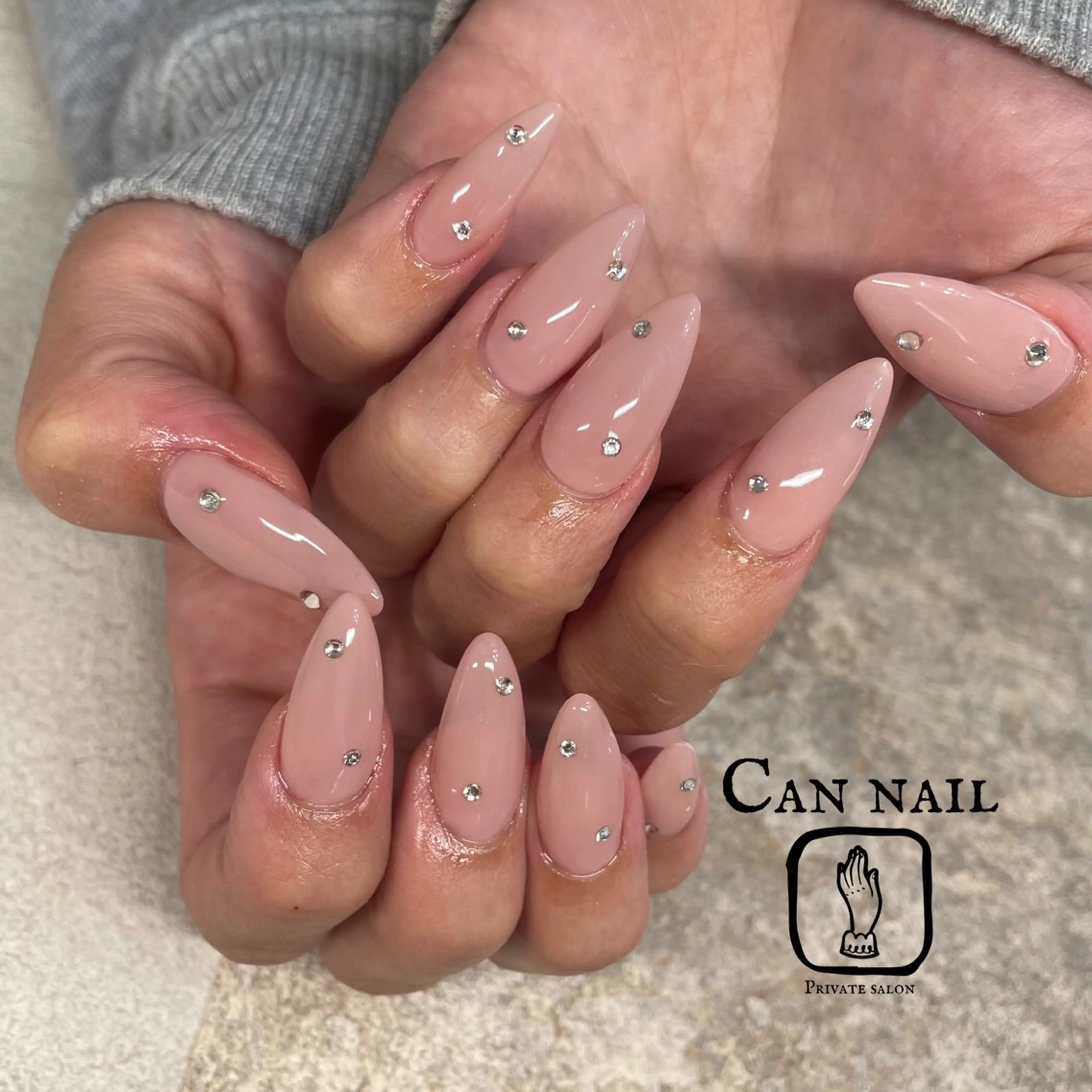 ネイル ストーンネイル ハンドネイル Parfum パルファンのネイルデザイン