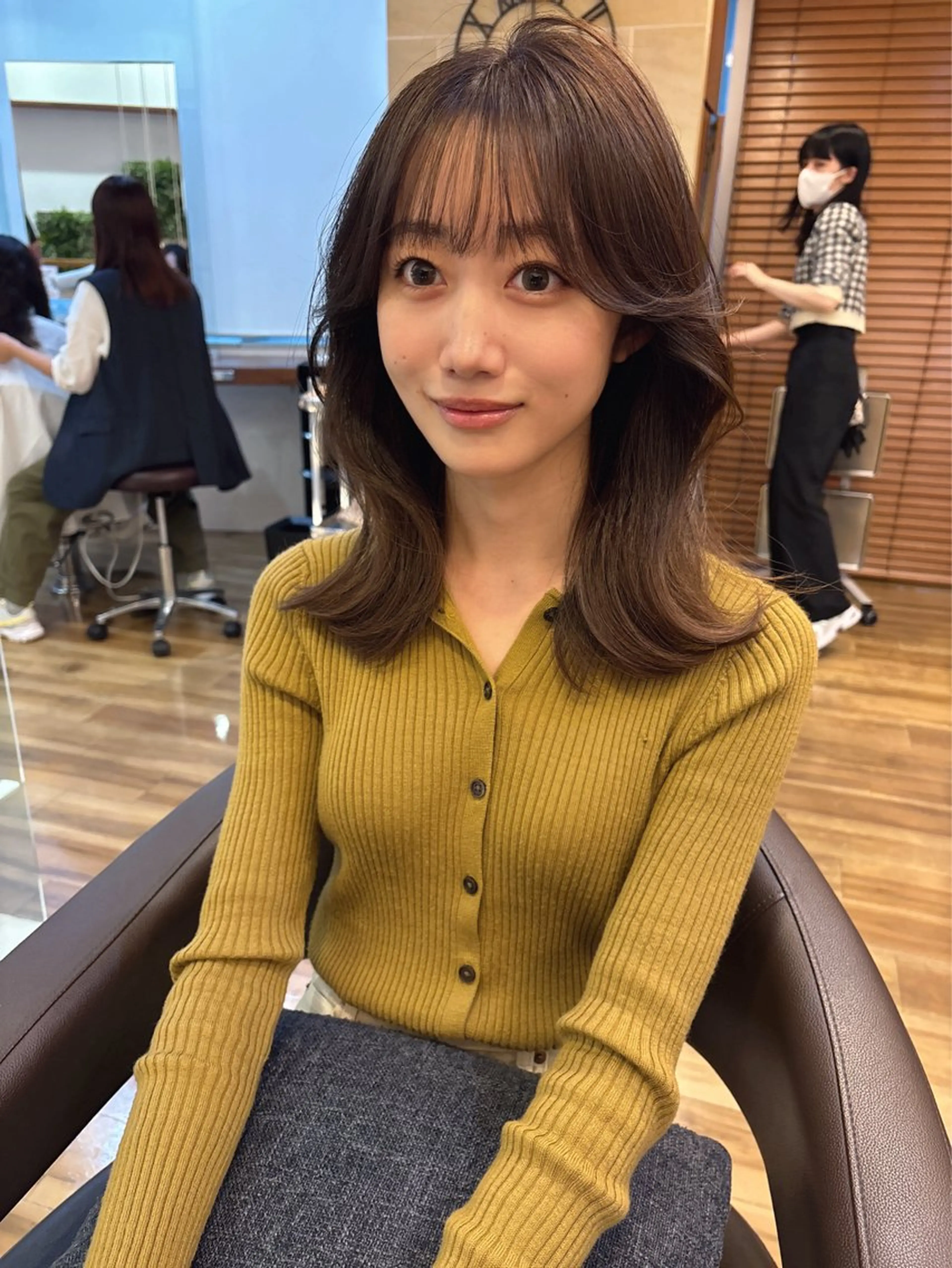 ミディアム カラー カット ヘアカラー トリートメント レイヤーカット /透明感/千葉怜寿のヘアスタイル