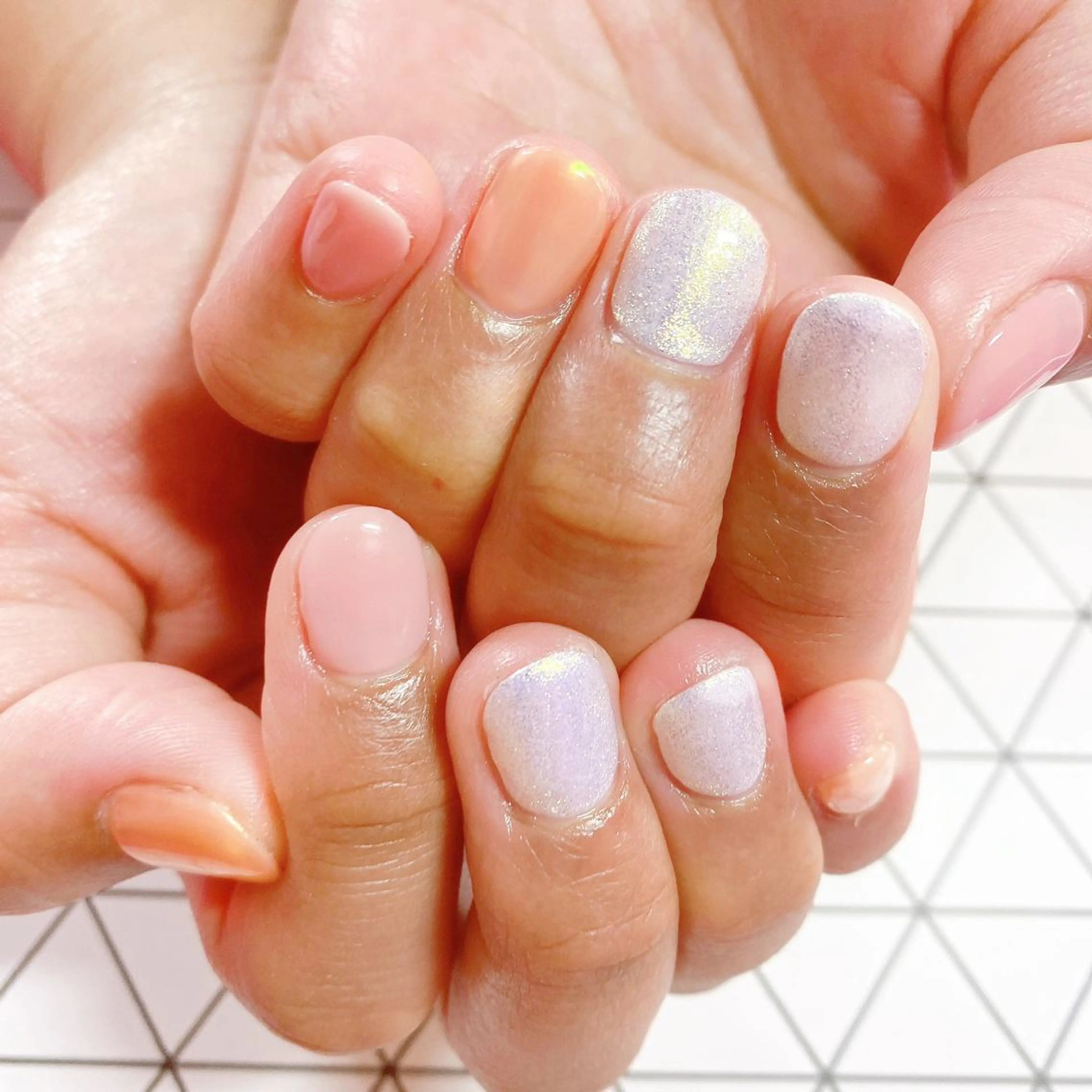 ネイル ミラーネイル Mizuliネイル 眉毛メイクのサロンのネイルデザイン