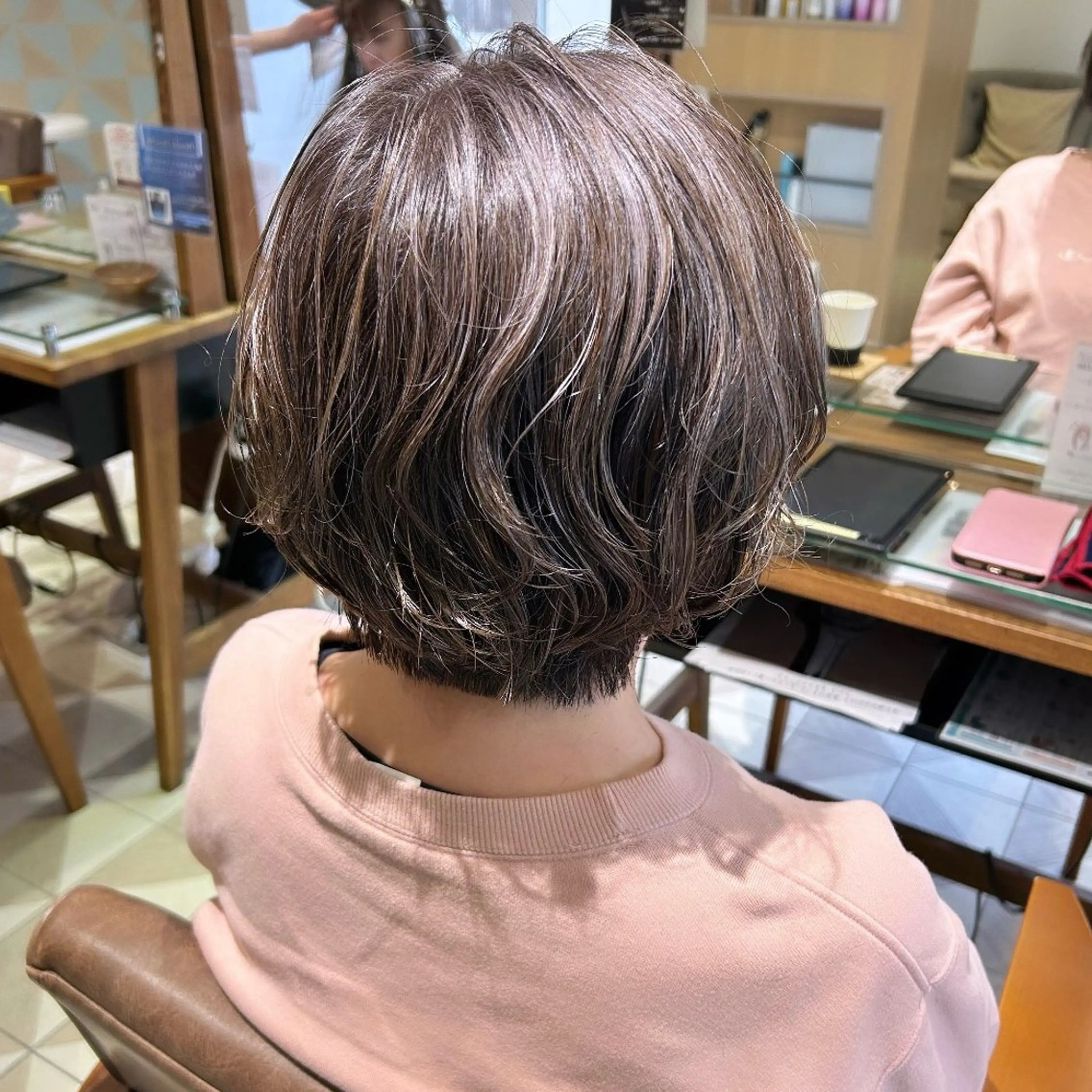 ショート カラー パーマ ヘアアレンジ カット ヘアカラー 吉水 彩乃 /ボブ/透明感カラーのヘアスタイル