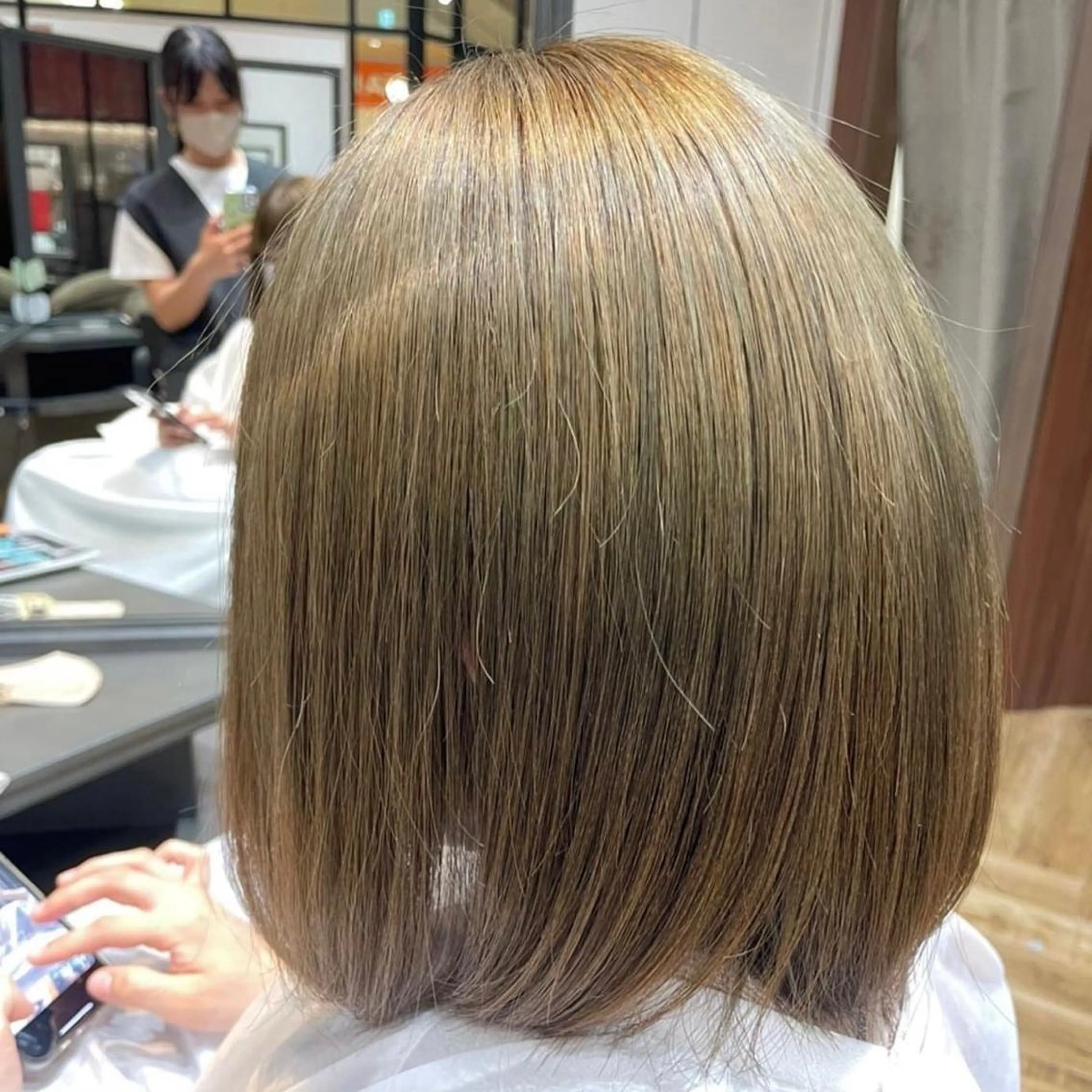 カラー ブリーチ 透明感カラー ブリーチなしカラー オリーブカラー 《ショートモデル》 服部未夢のヘアスタイル