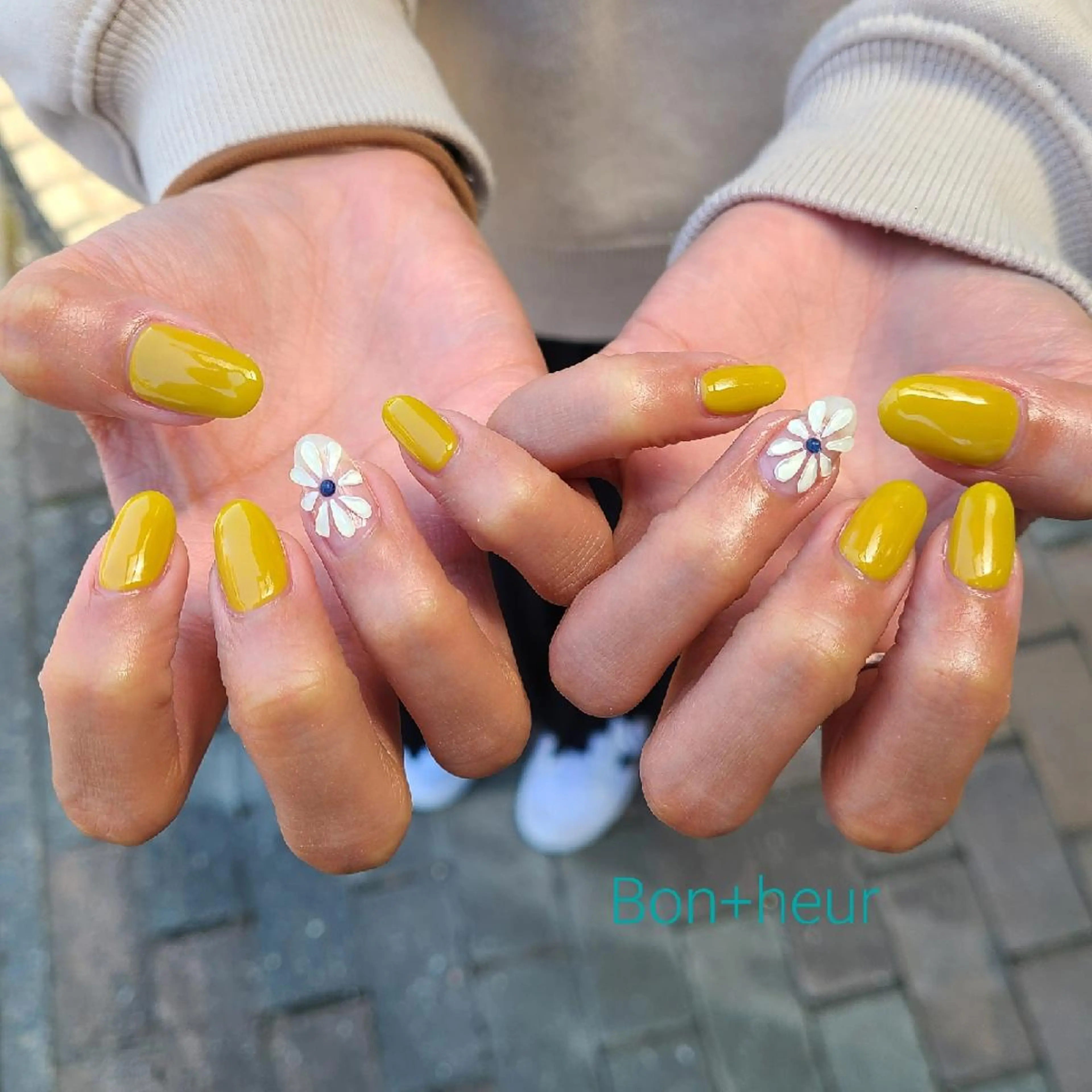 ネイル フラワーネイル ジェルネイル ニュアンスネイル オフィスネイル ワンカラーネイル 宮口 紗子のネイルデザイン