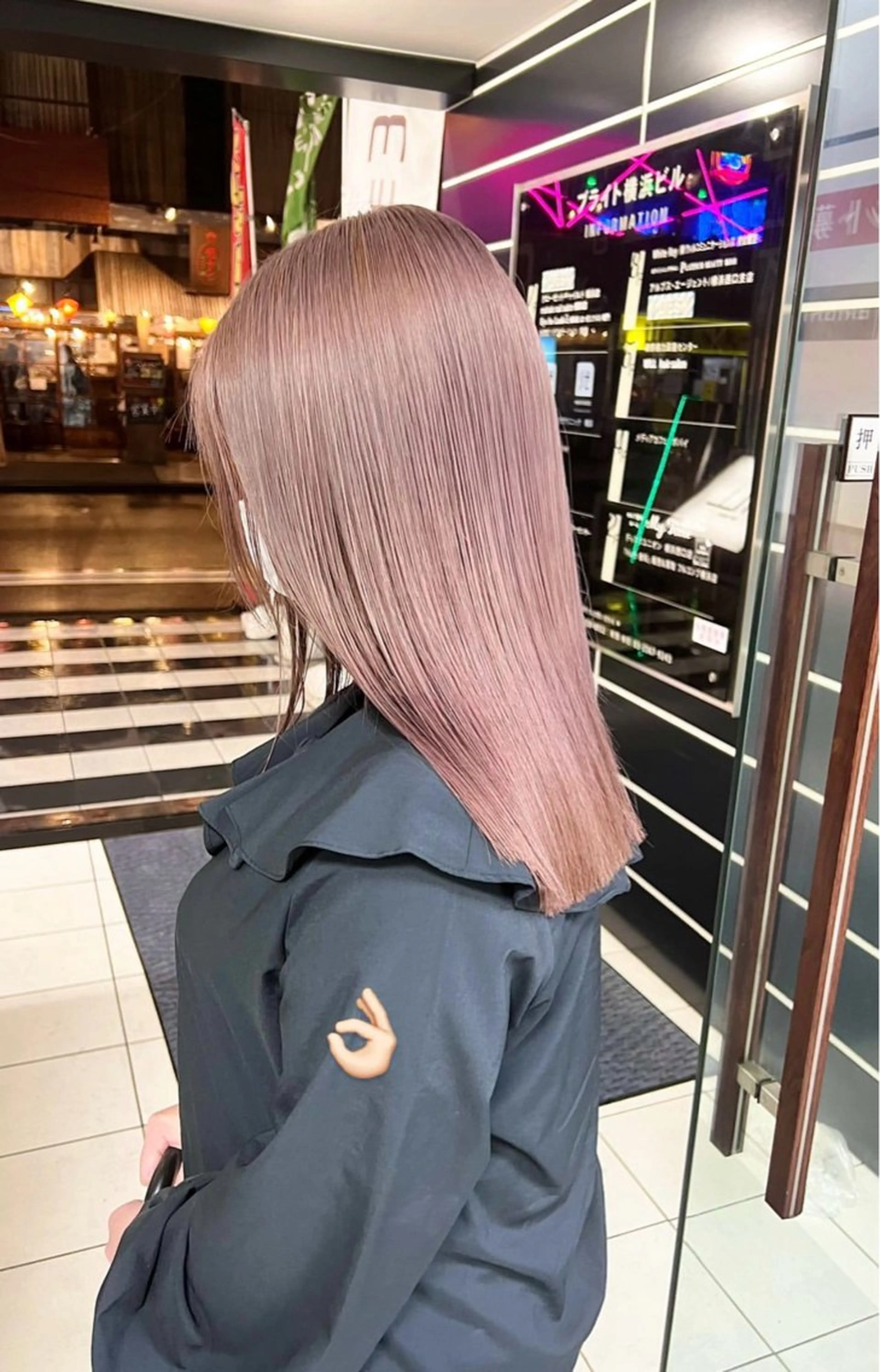 セミロング カラー ベージュカラー ピンクカラー ピンクベージュ カット ヘアカラー トリートメント ムラ修正💎 艶髪ハイトーン💎のヘアスタイル