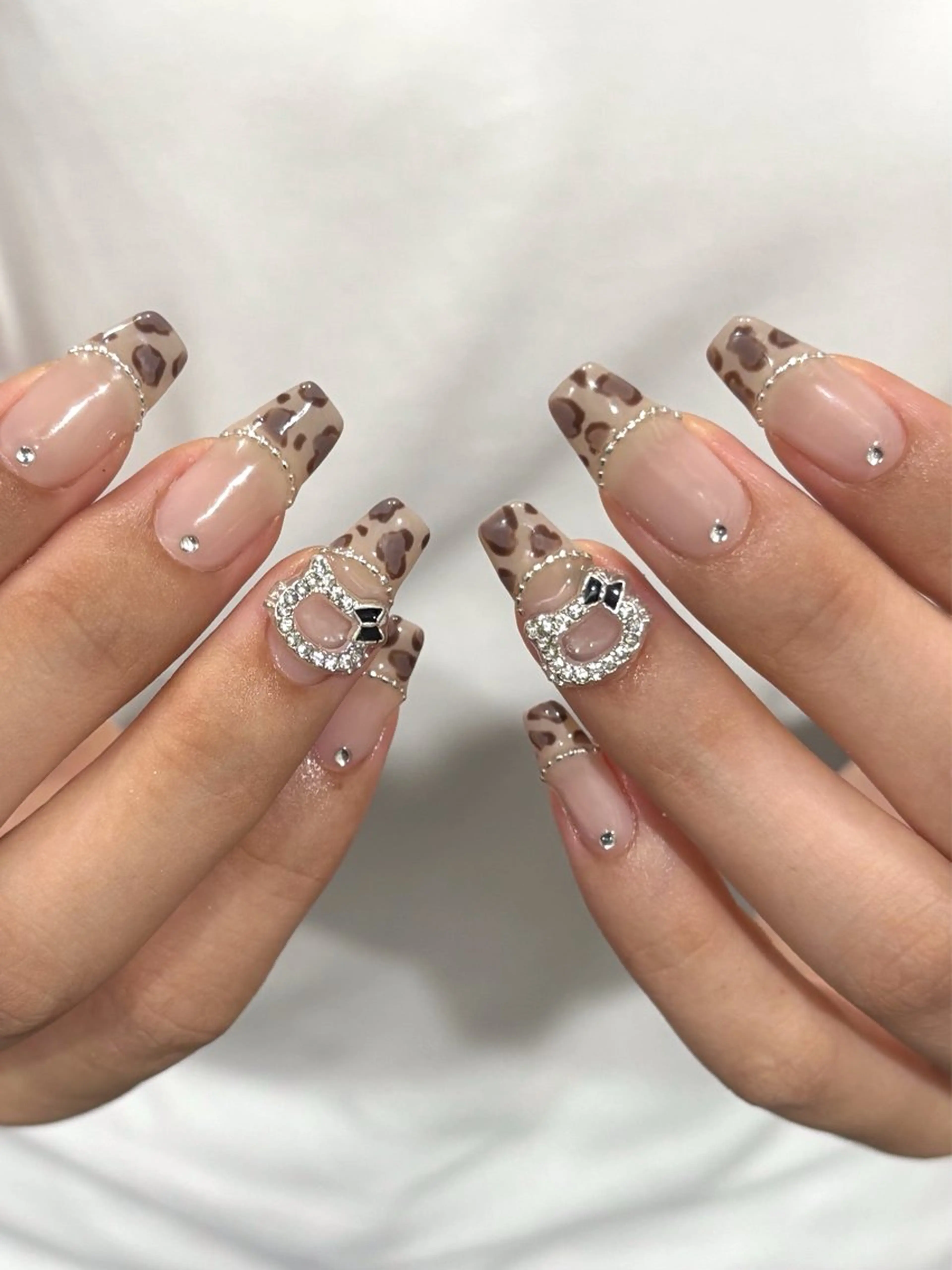 デザイン②【パーツたっぷりオフor全指スカルプオフあり】派手め♡ストーンパールスタッズ10個まで無料‼️の写真