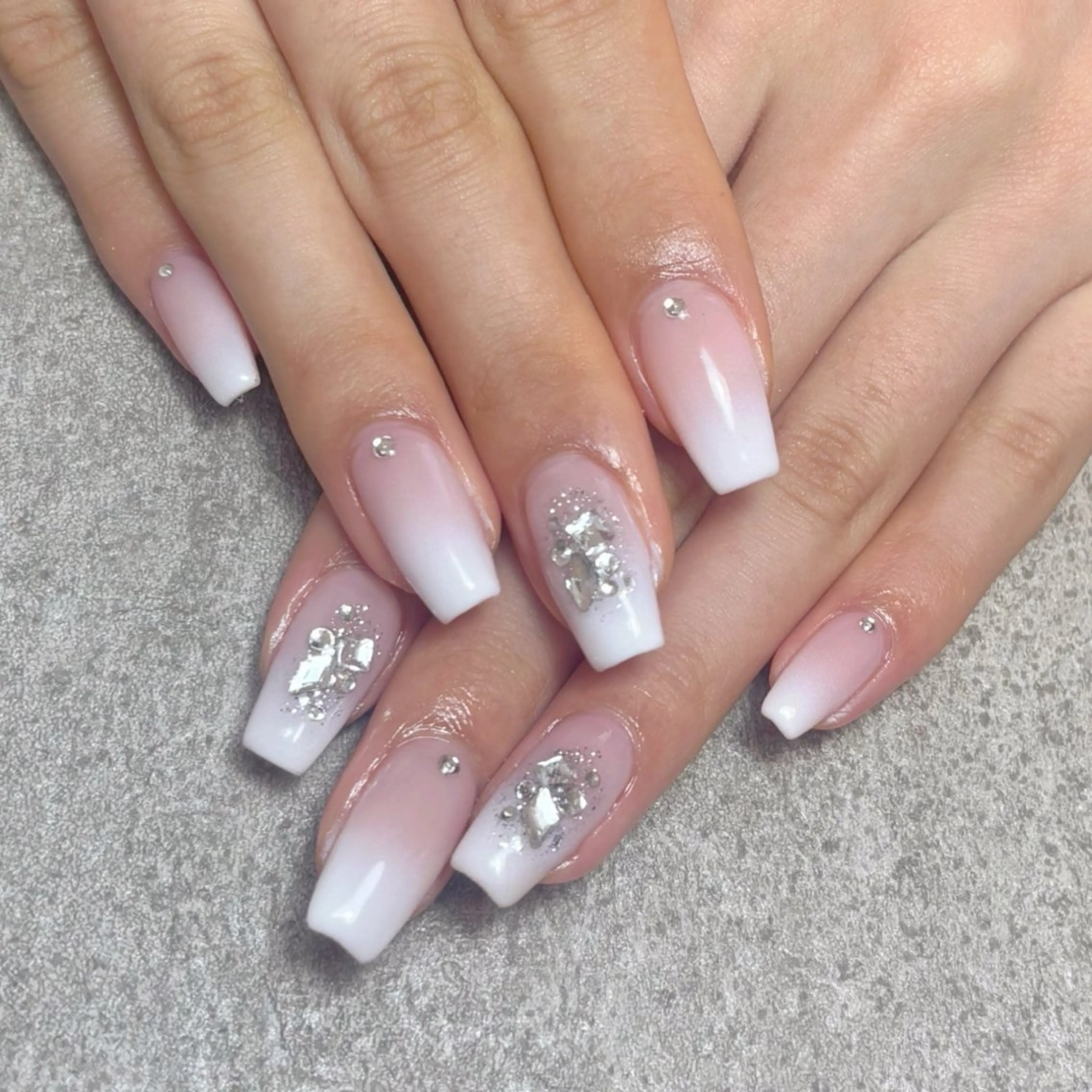 ネイル ハンドネイル nailroom DIASOMNIAのネイルデザイン