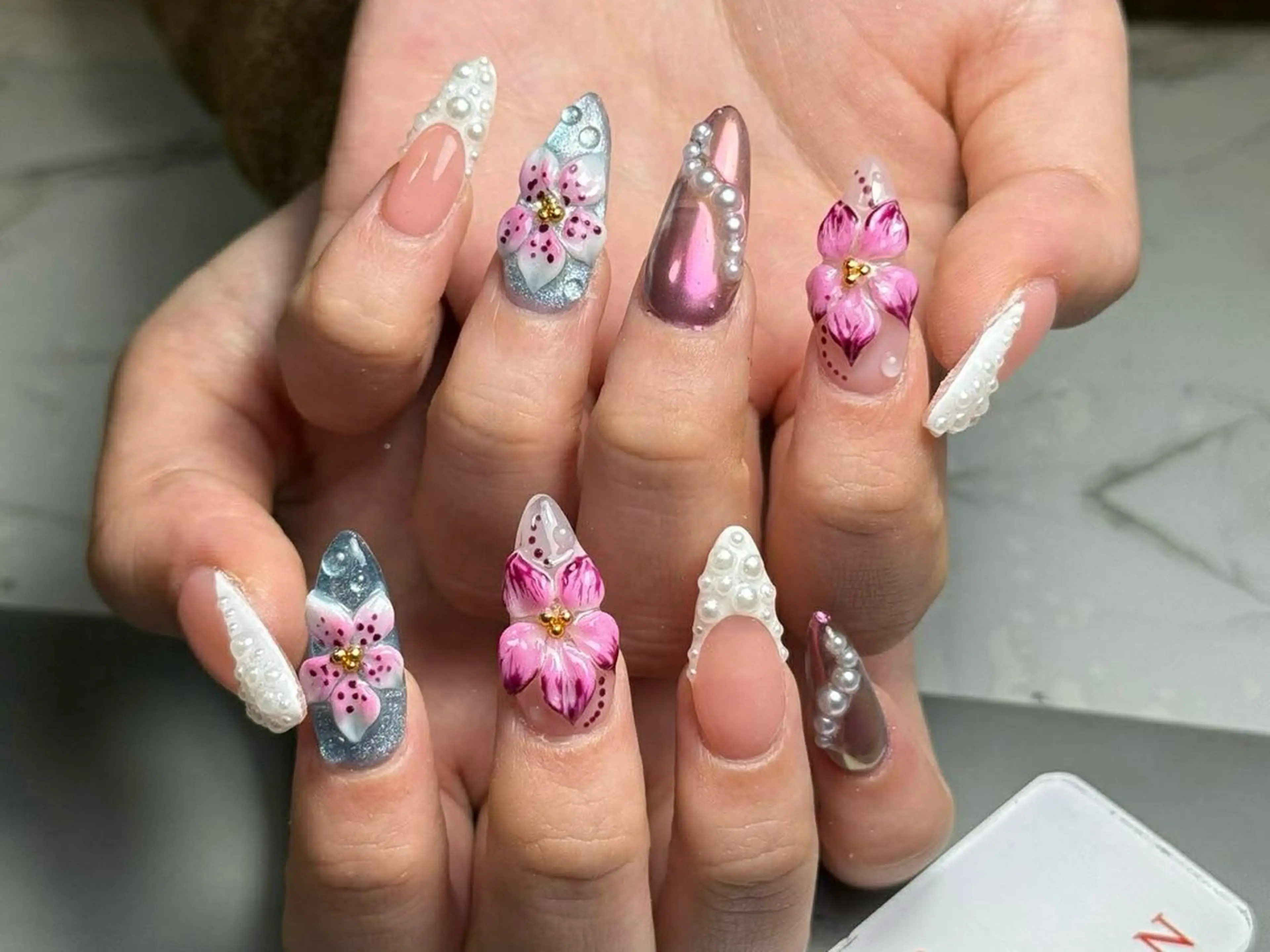 ネイル アートネイル フレンチネイル ジェルネイル グラデーション 韓国ネイル ハンドネイル 💕鈴木ユリ パラジェル/オフ無料のネイルデザイン