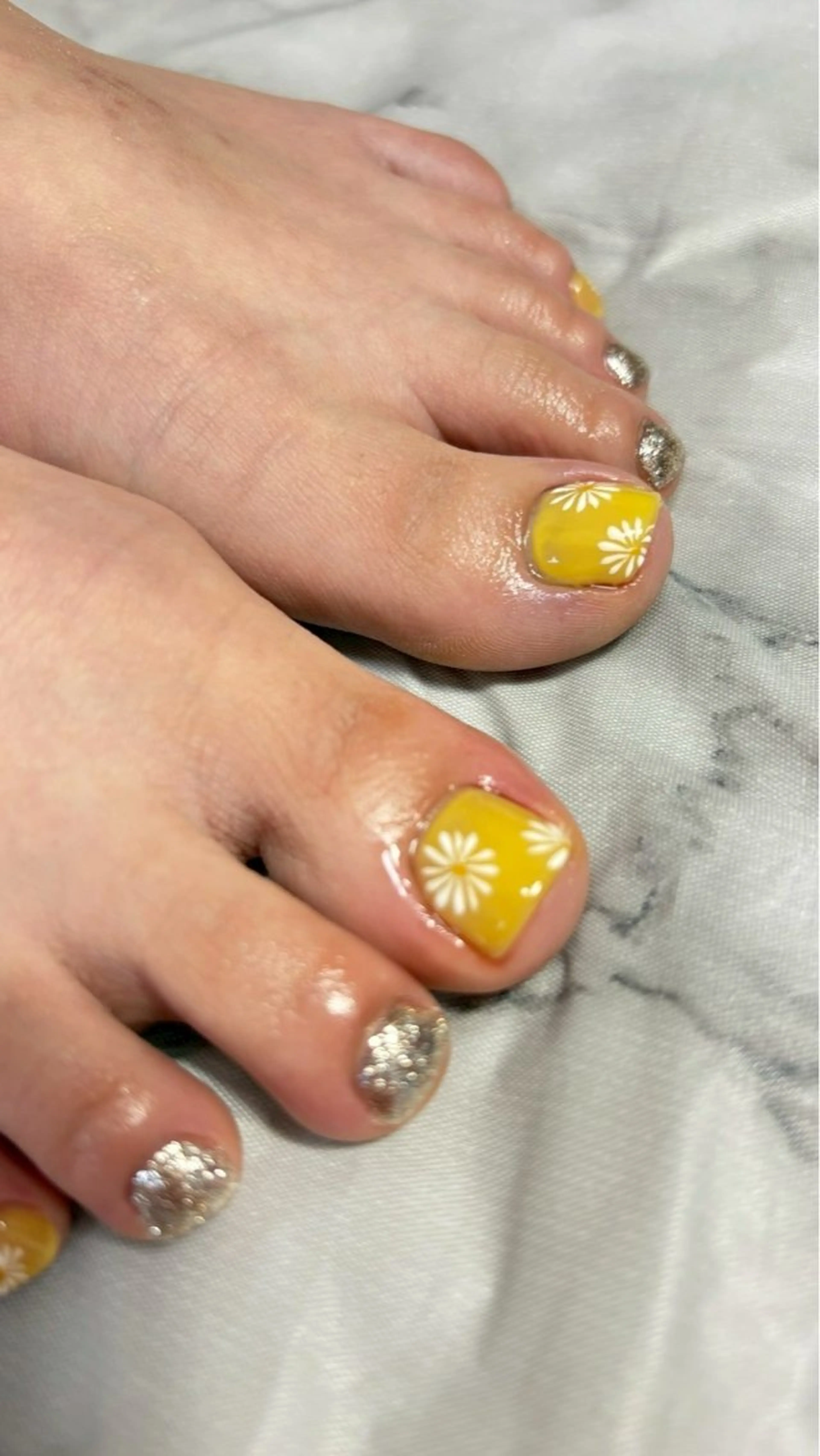 ネイル フットネイル 黄色 AND mielのネイルデザイン