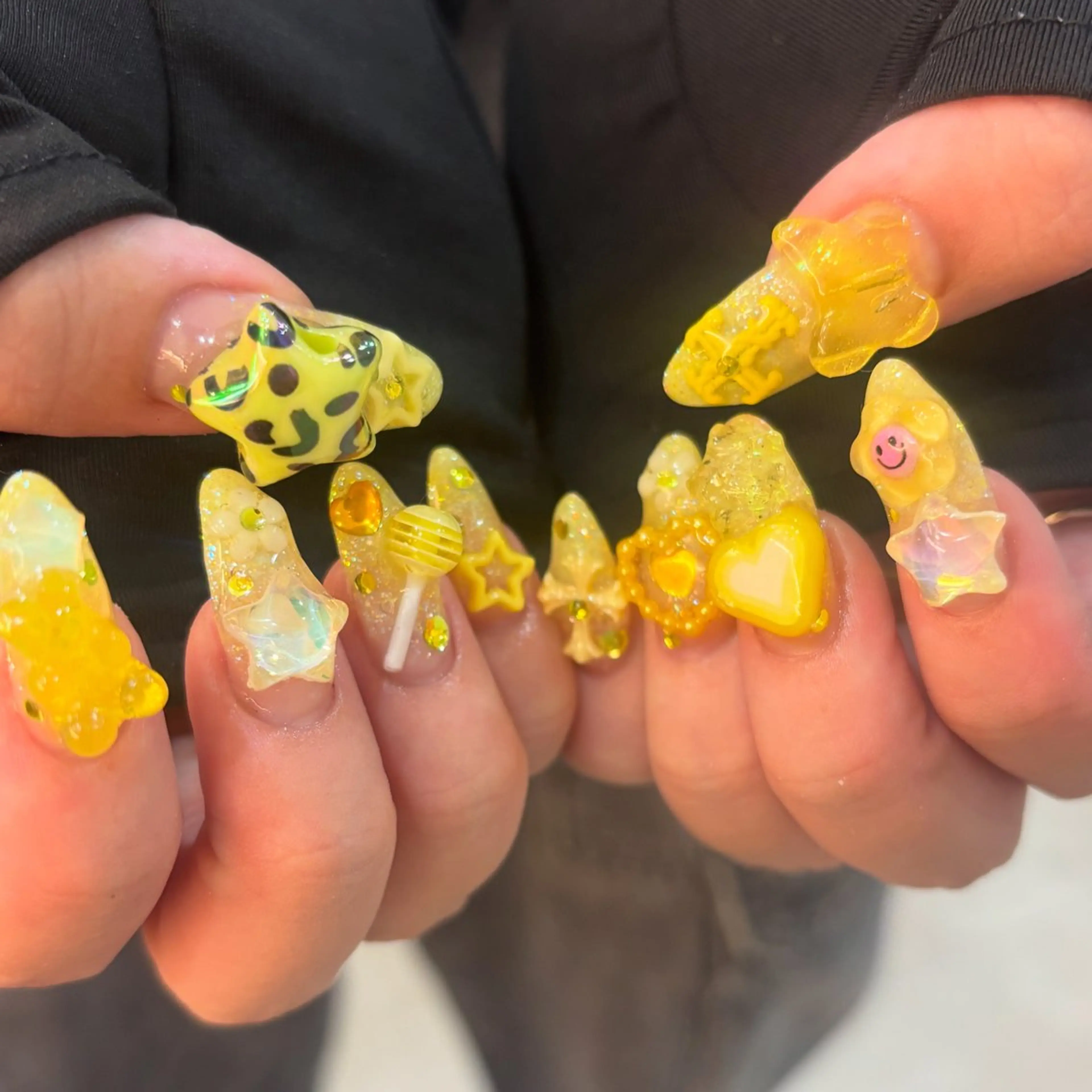 ネイル ハンドネイル フットネイル 栗田 ゆう子のネイルデザイン