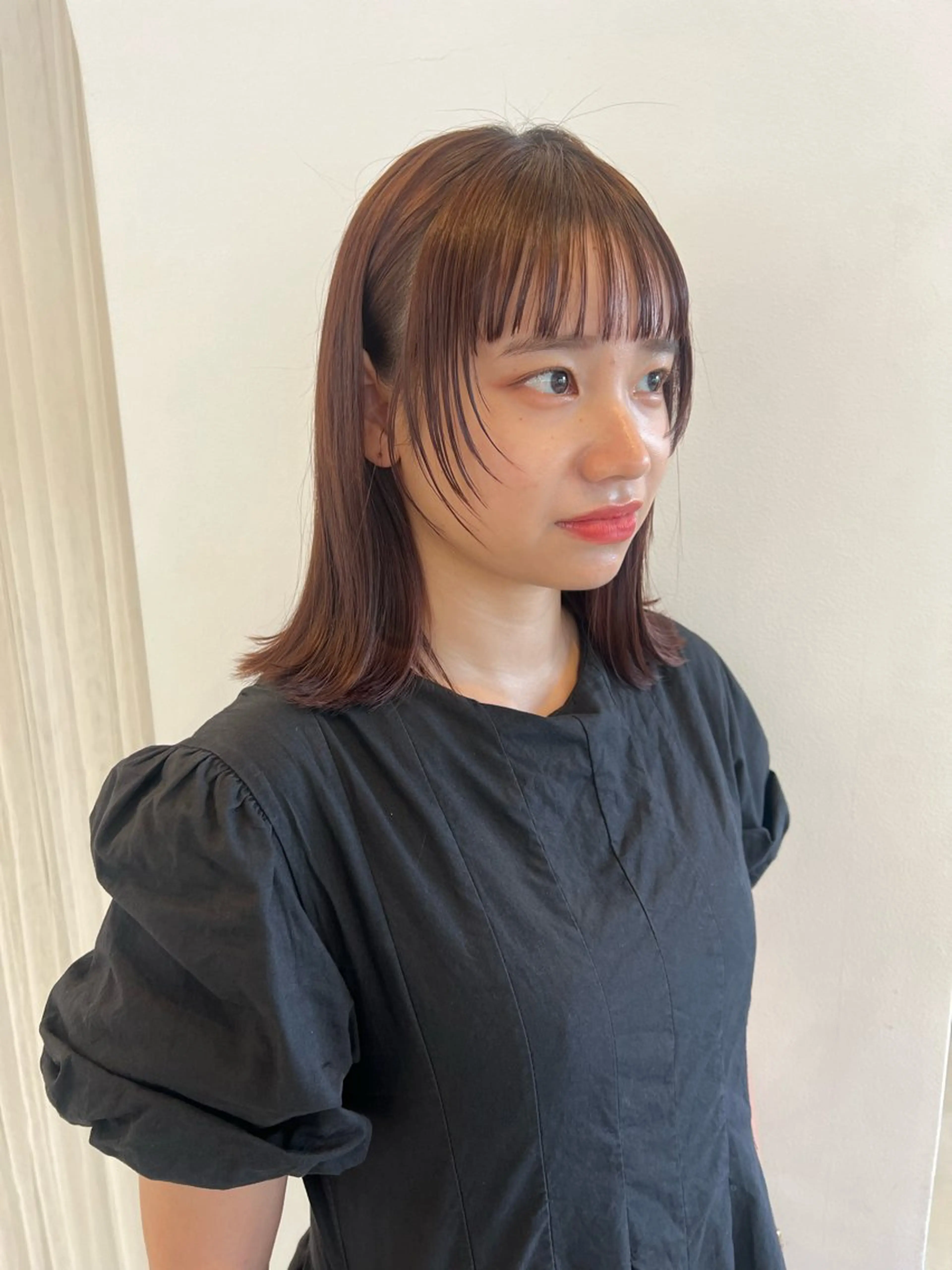 ミディアム 顔まわりレイヤー レイヤーカット カット 淺井 捺央のヘアスタイル