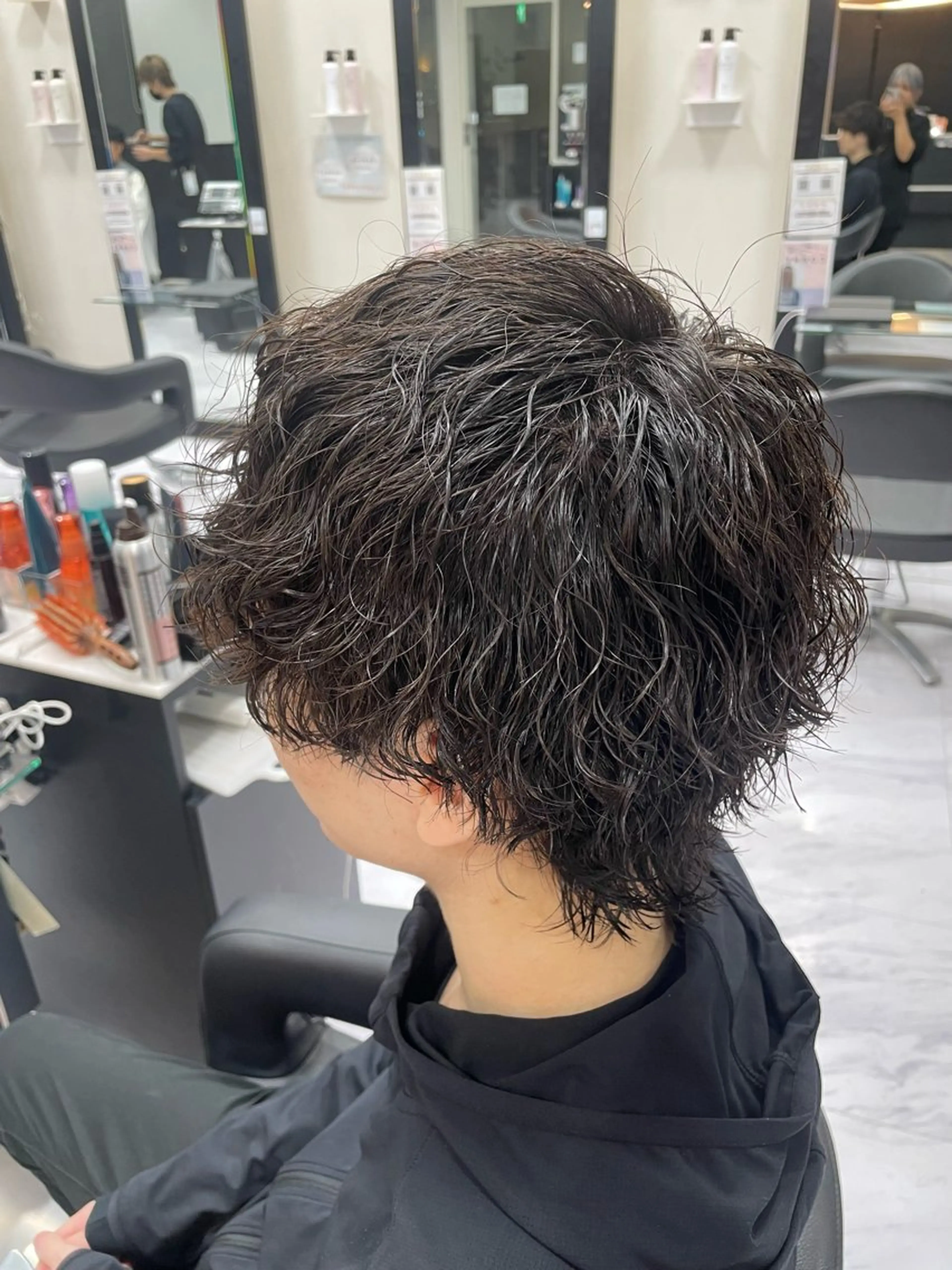 ショート パーマ メンズ マッシュウルフ マッシュ メンズパーマ ツイストスパイラルパーマ メンズウルフカット 🐥くまがい💛 ダブルカラー／パーマのヘアスタイル