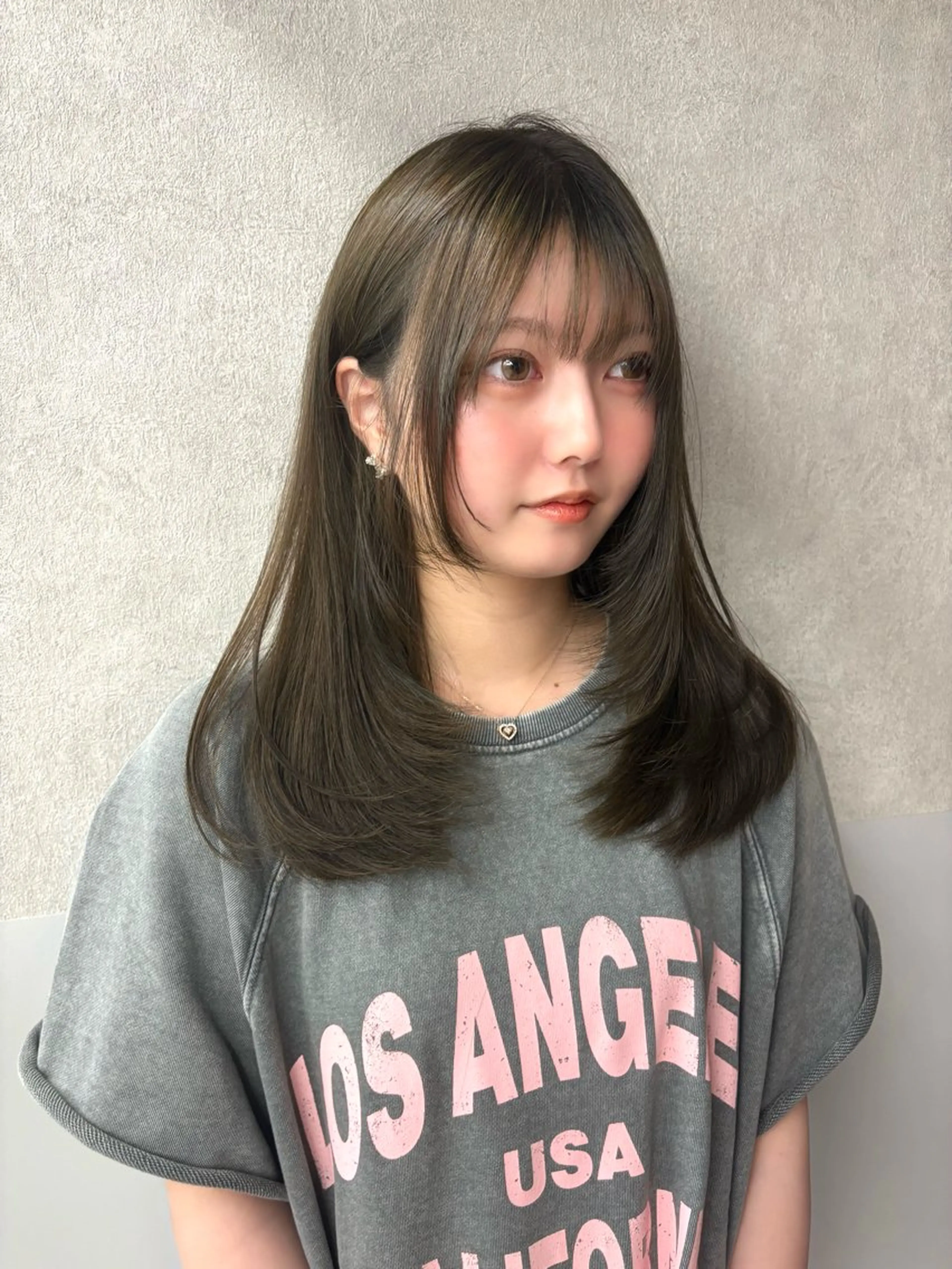 ミディアム カラー ヘアアレンジ カット ヘアカラー トリートメント fumika🎀 ベージュのヘアスタイル